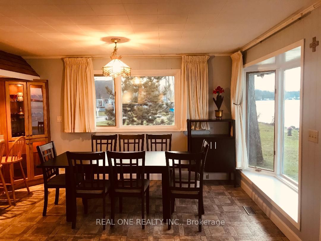 3 Lambrook Dr