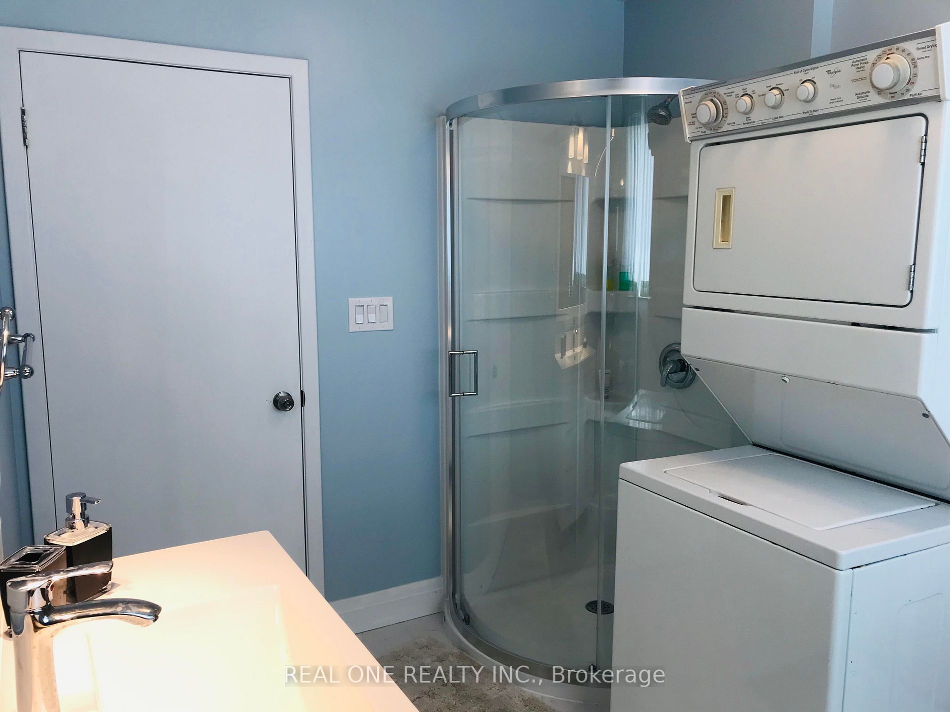3 Lambrook Dr