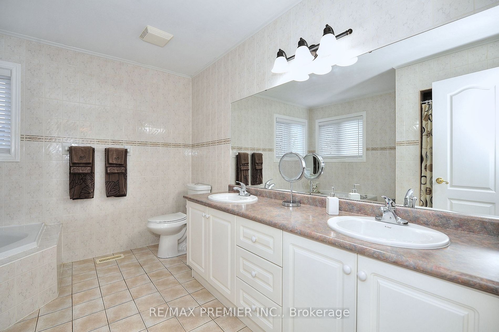 33 Everglades Crt