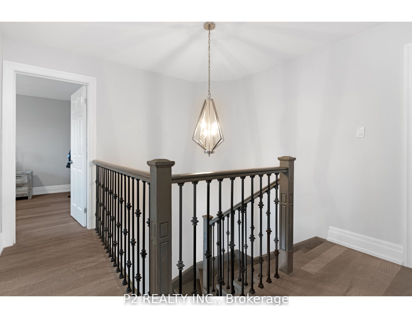 249 Ridgefield Cres W