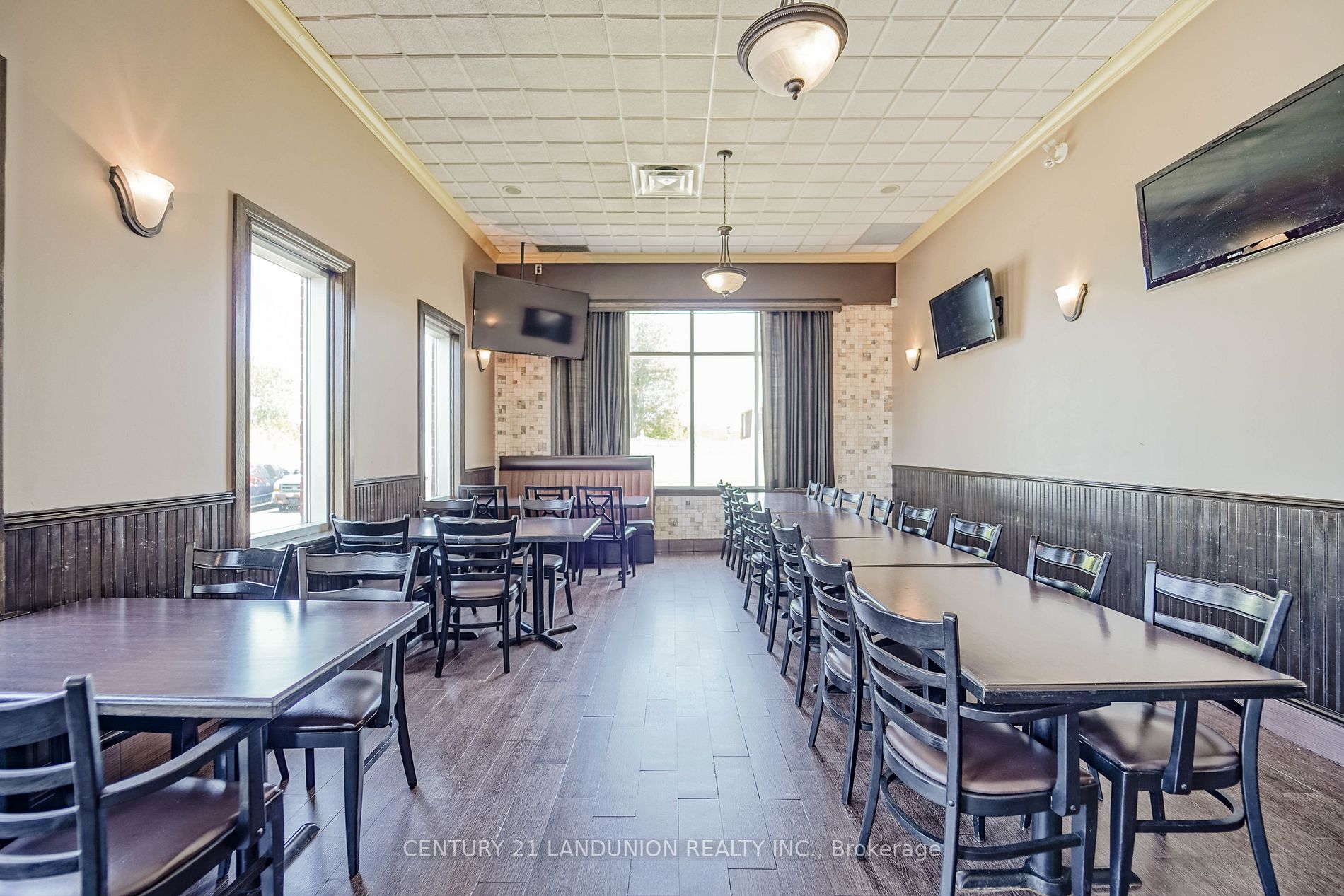 20215 Woodbine Ave