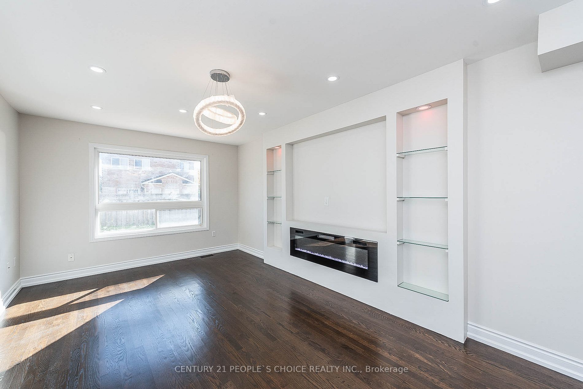 92 Kayla Cres
