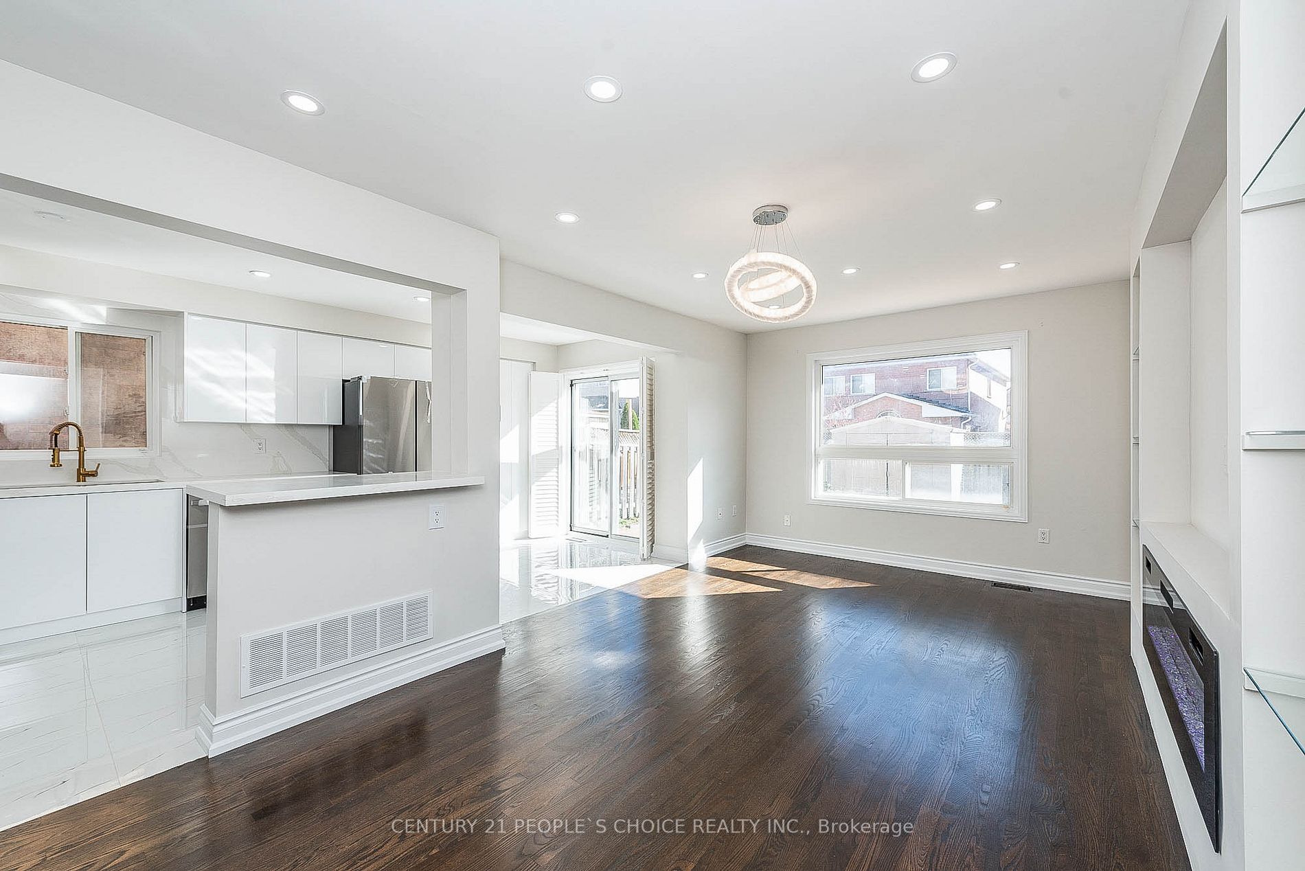 92 Kayla Cres