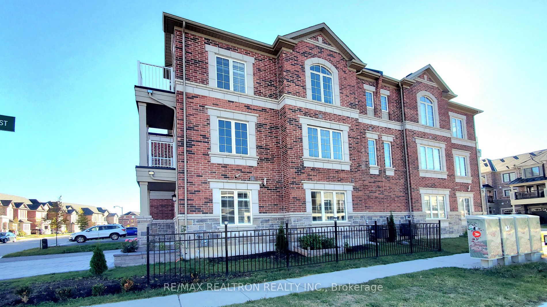 87 Ness Dr