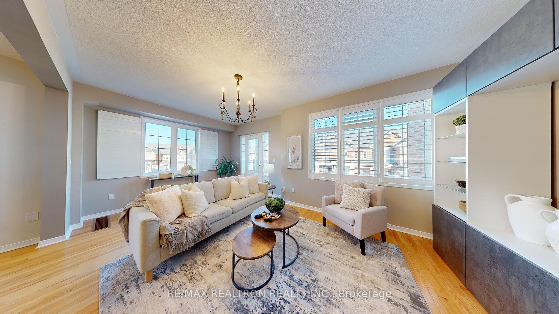 87 Ness Dr