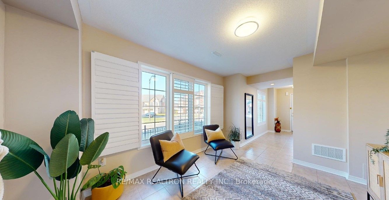 87 Ness Dr