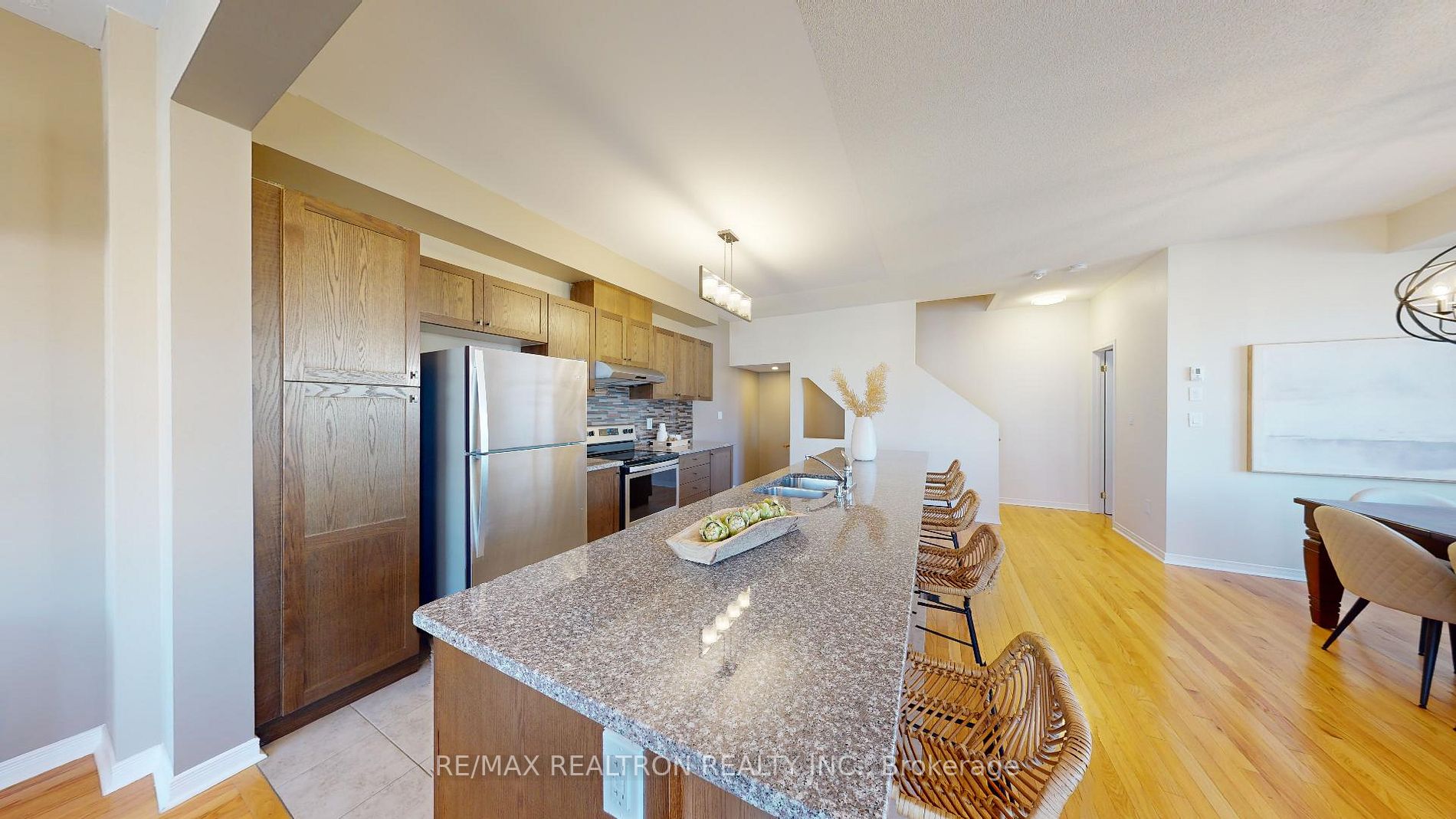 87 Ness Dr