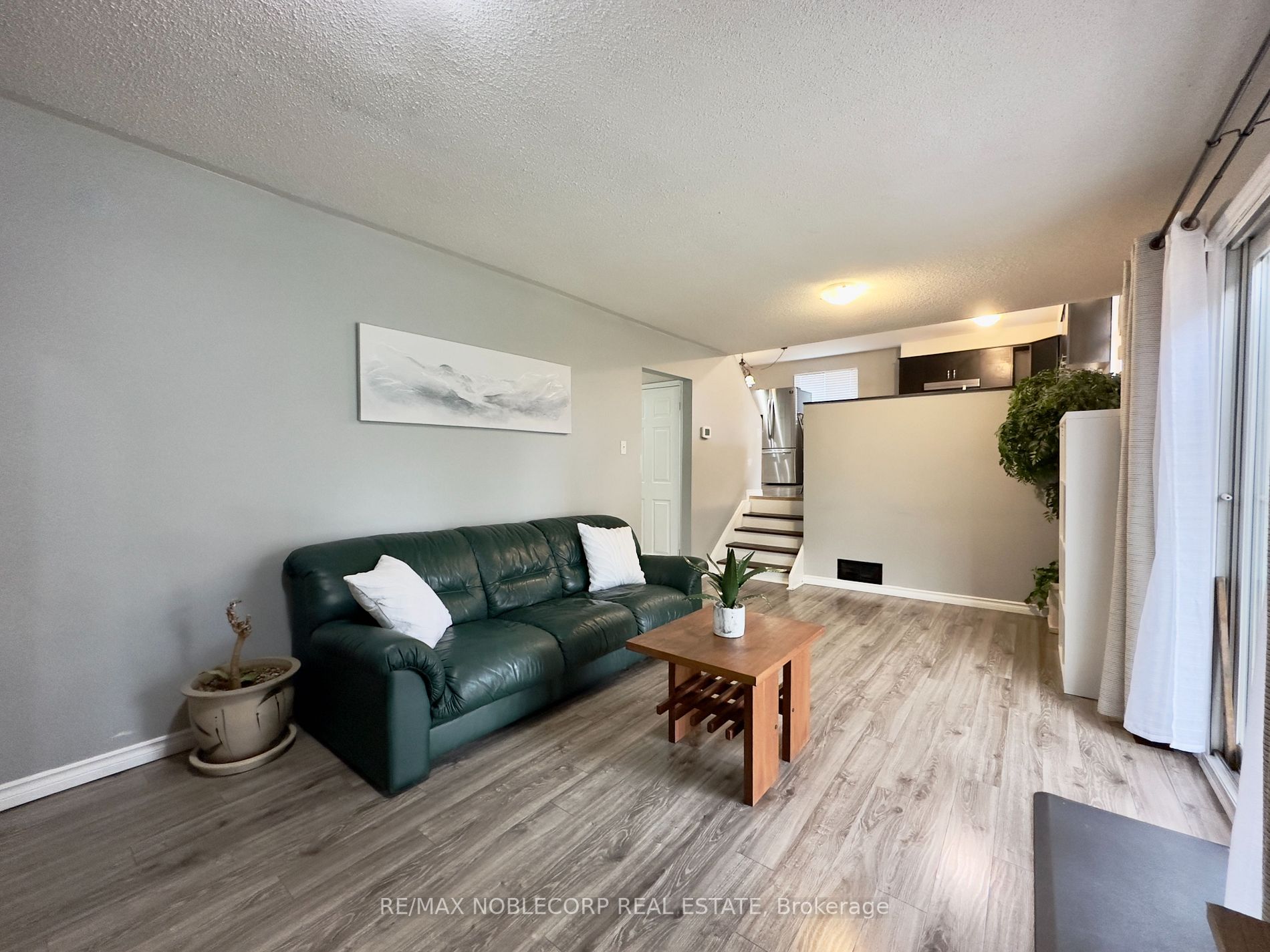 39 Maple Ave W