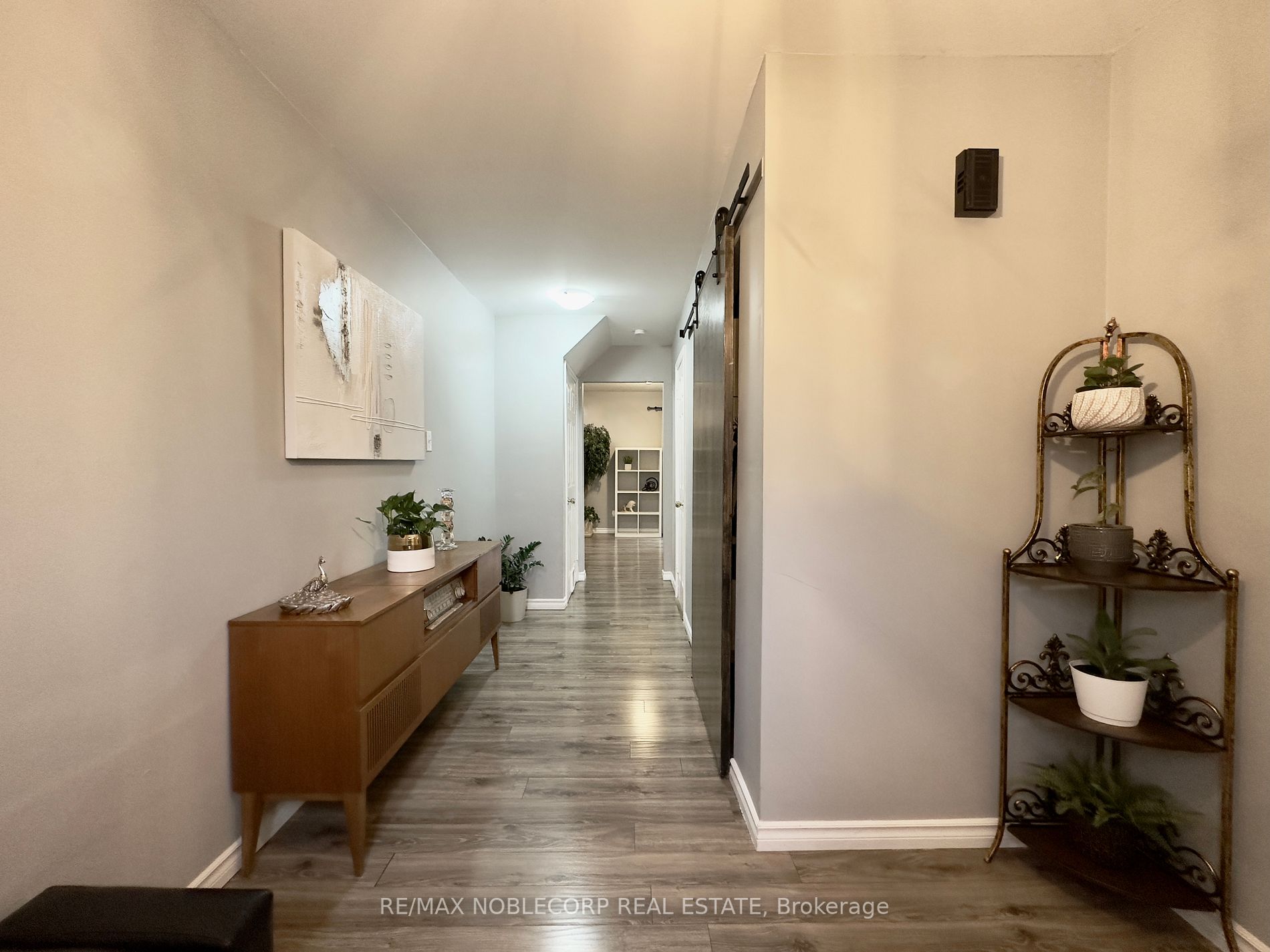 39 Maple Ave W