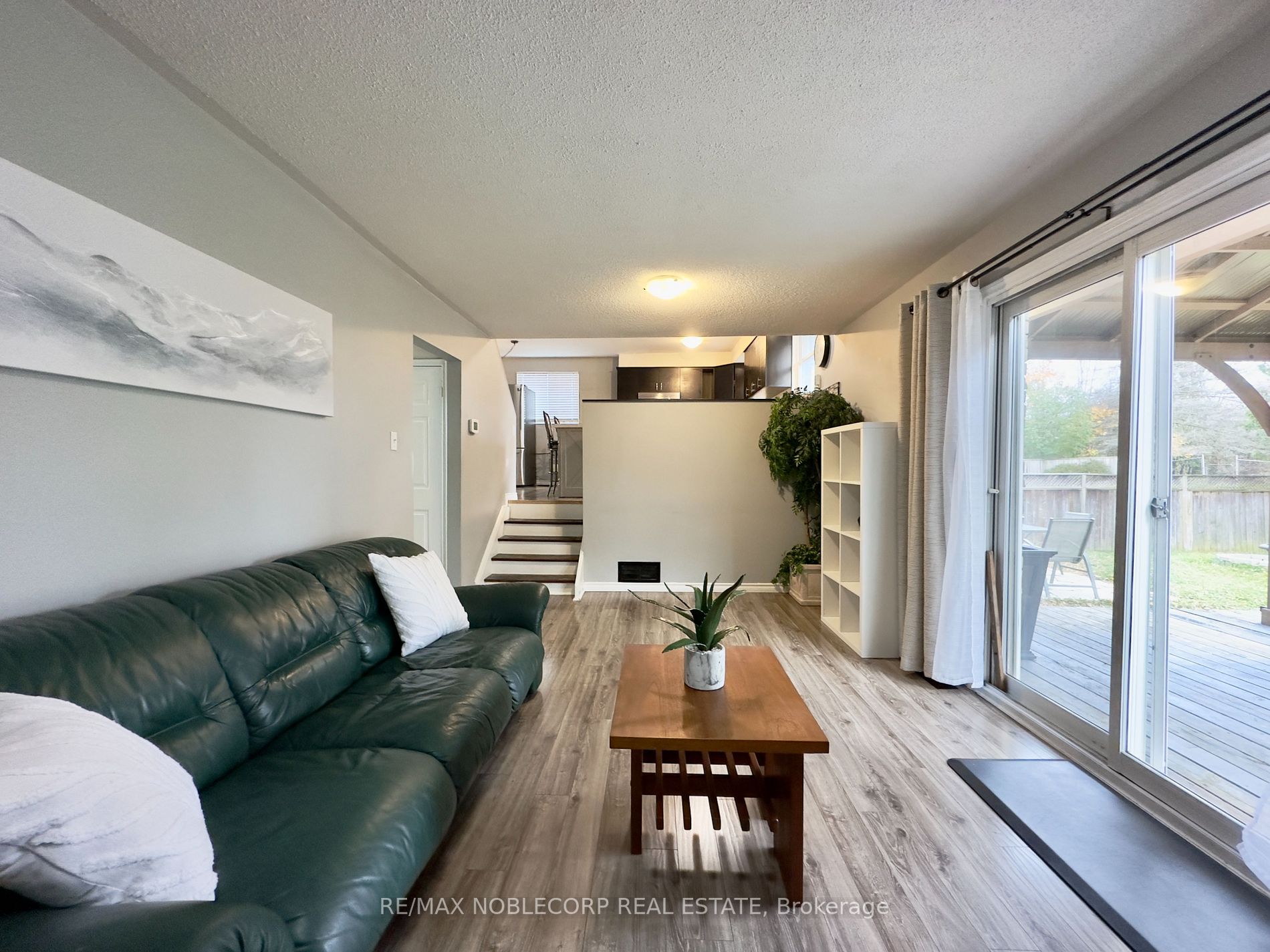39 Maple Ave W