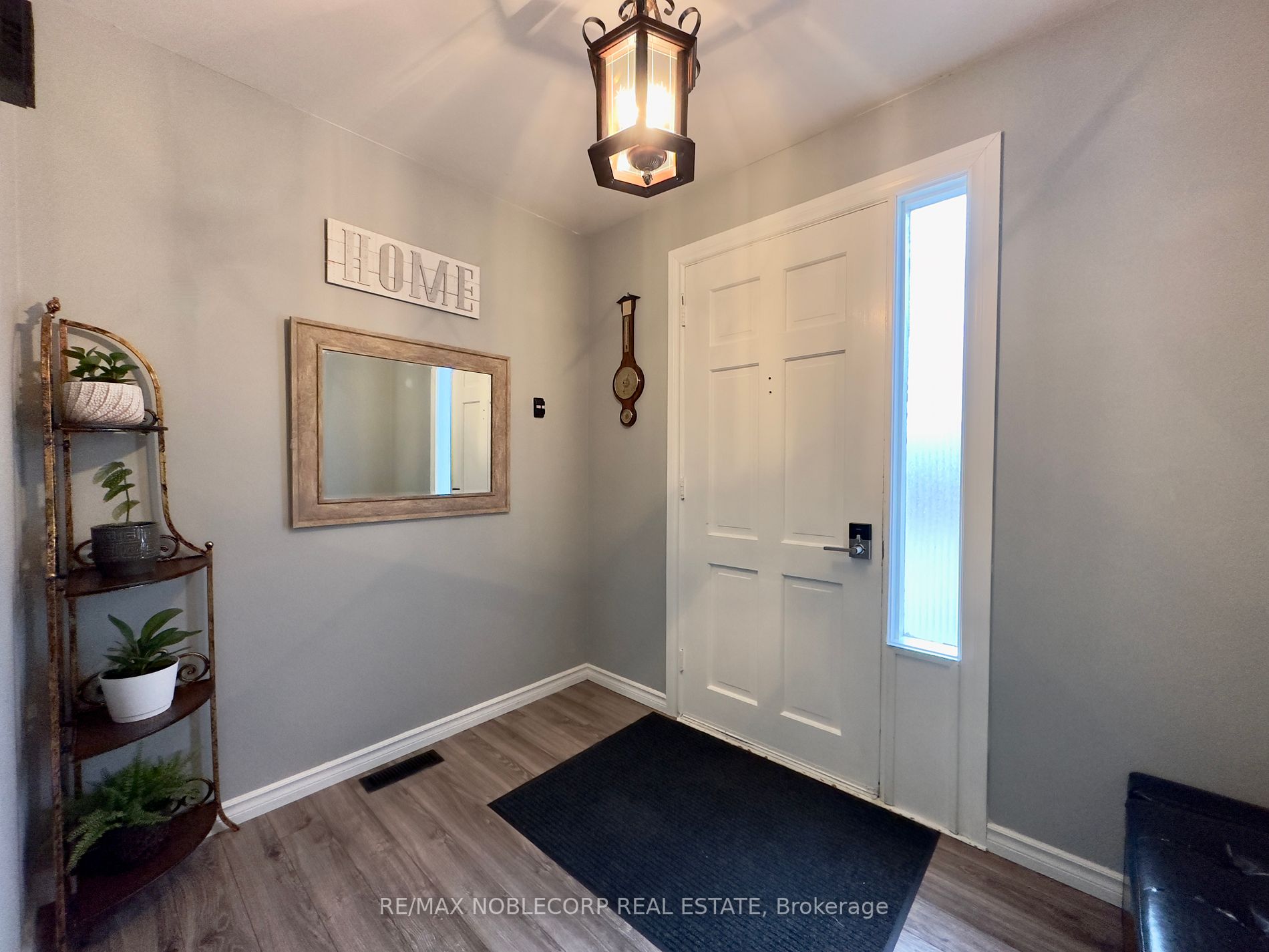 39 Maple Ave W