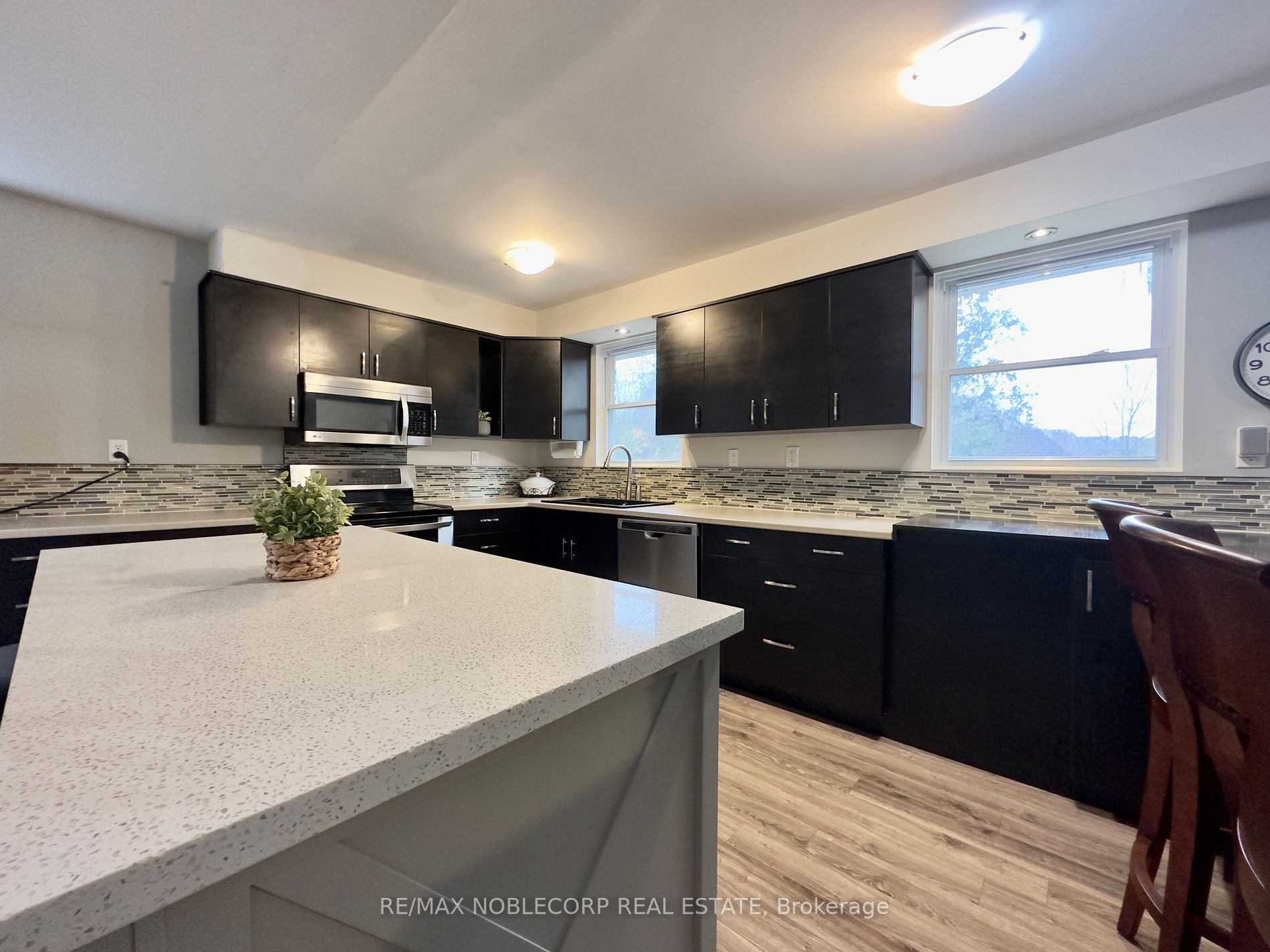 39 Maple Ave W