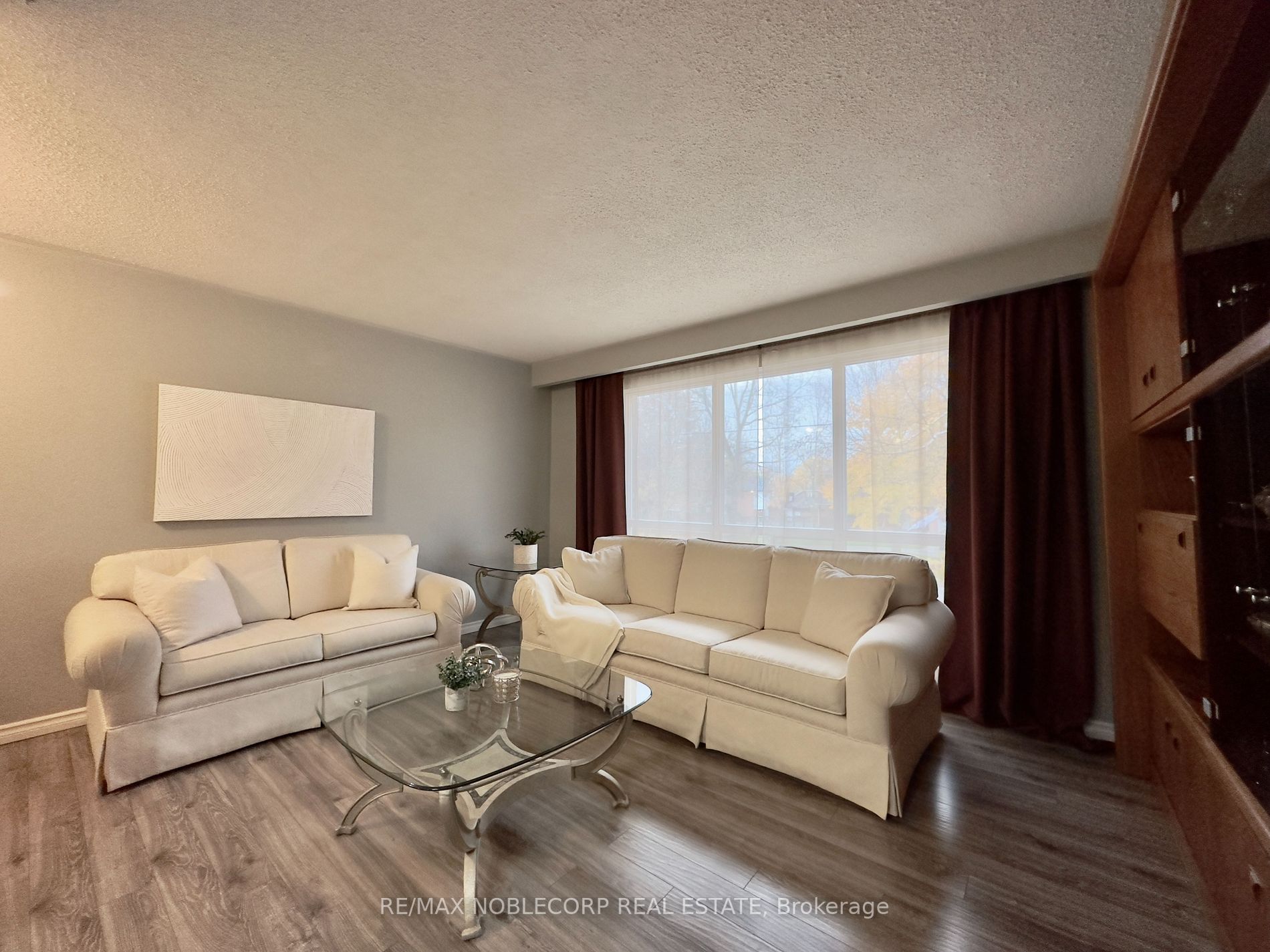 39 Maple Ave W