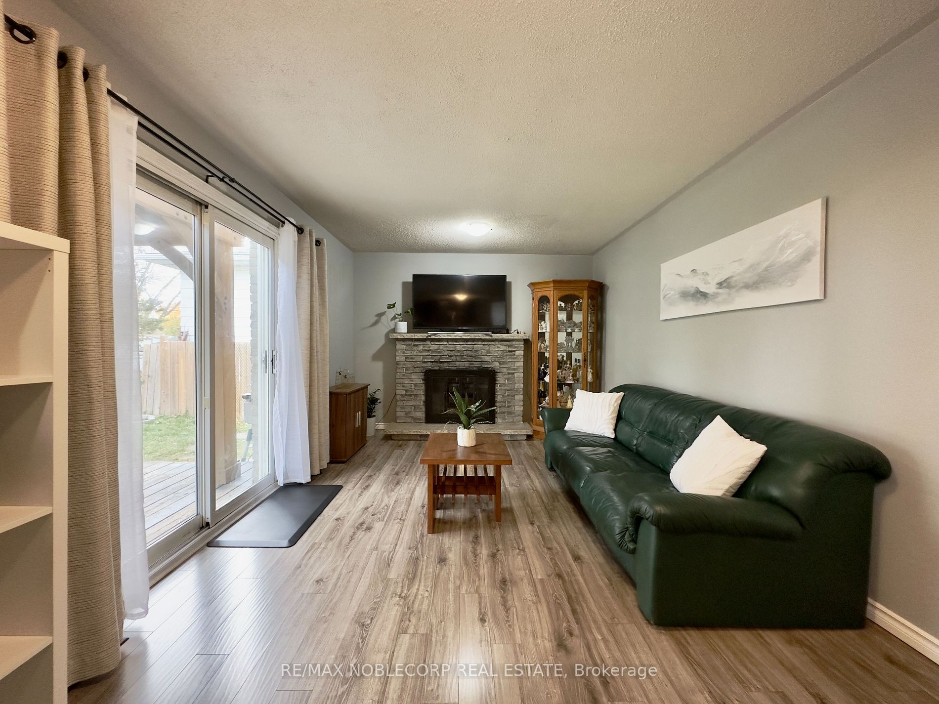 39 Maple Ave W