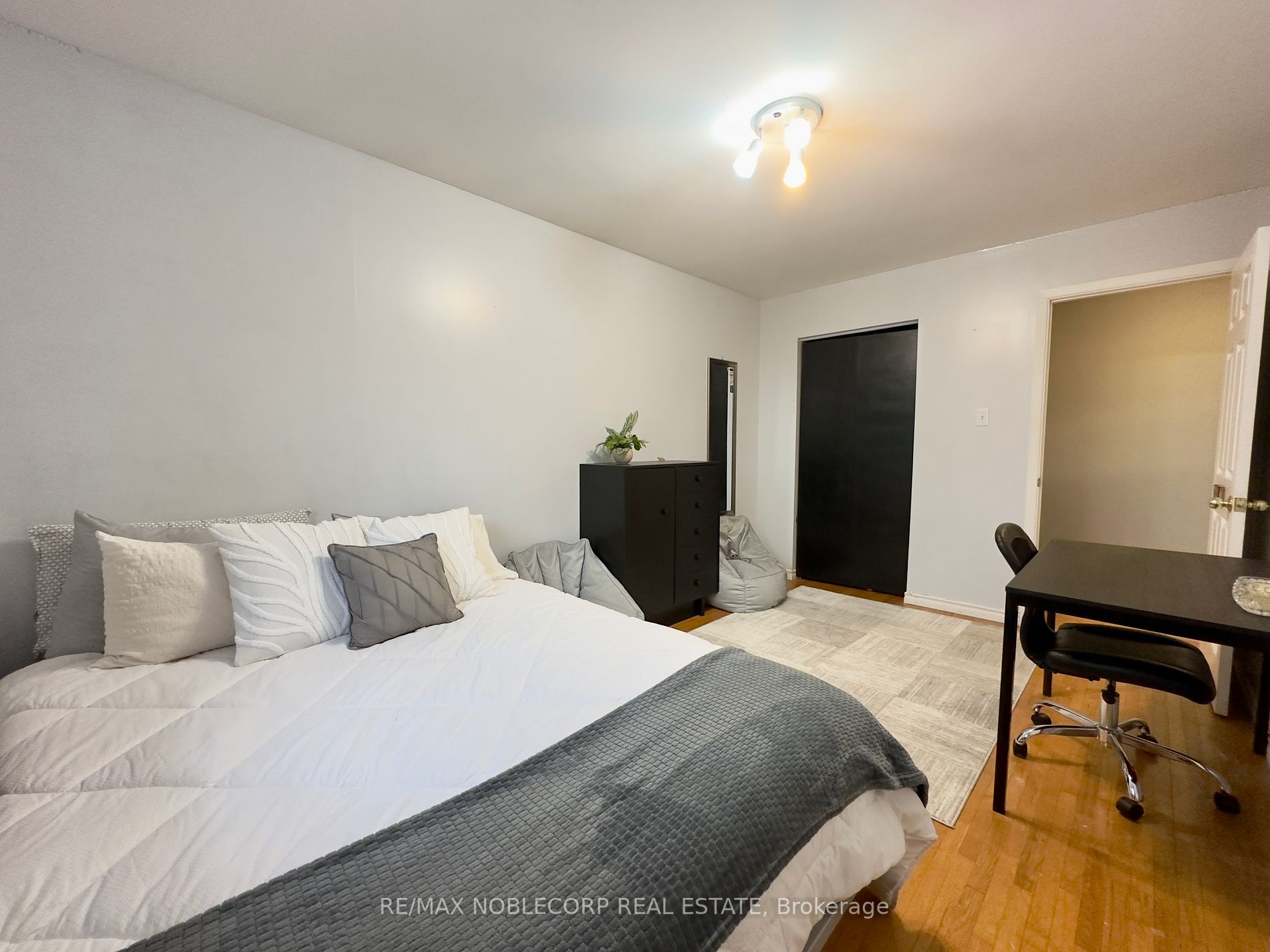 39 Maple Ave W