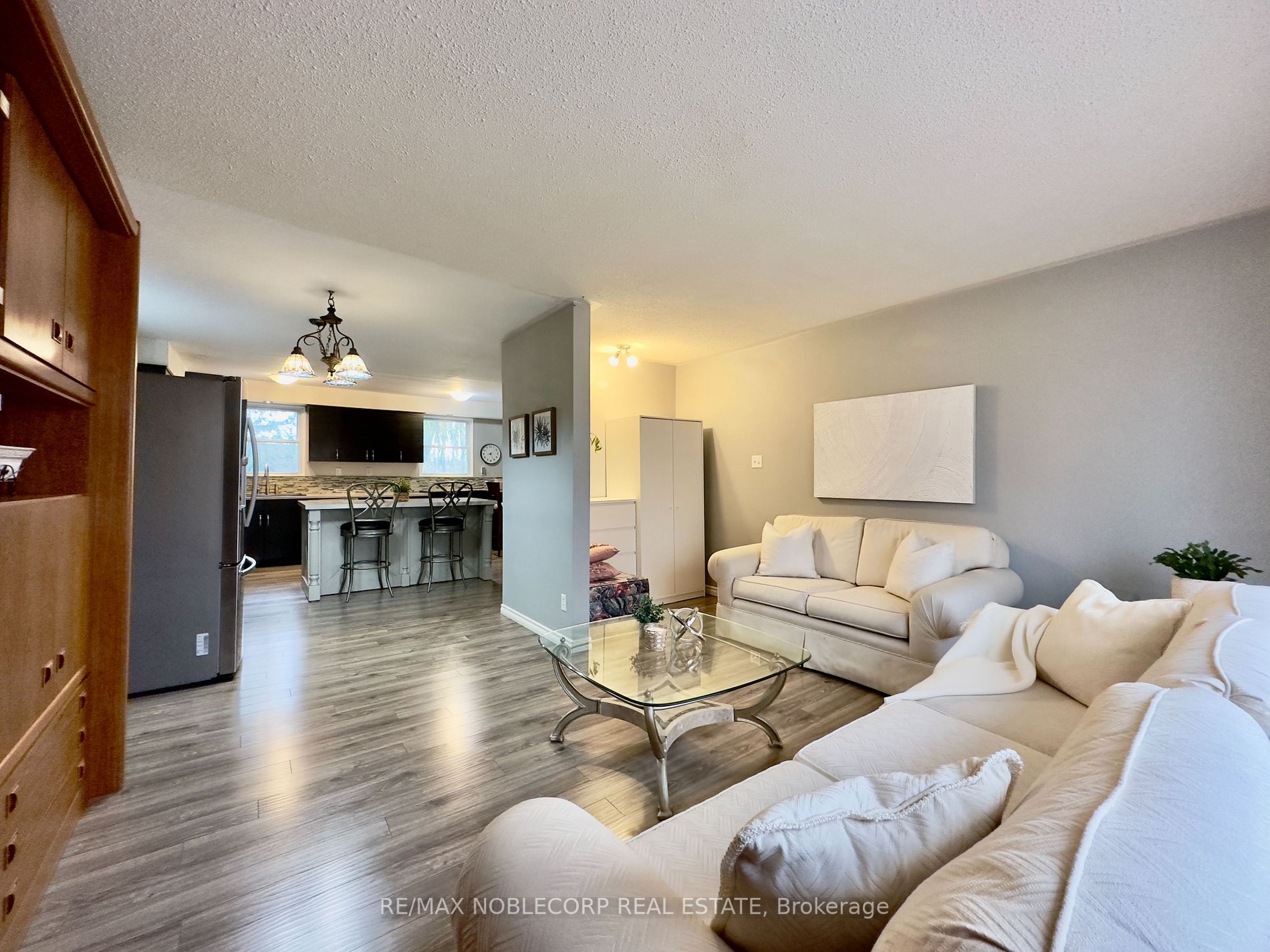 39 Maple Ave W