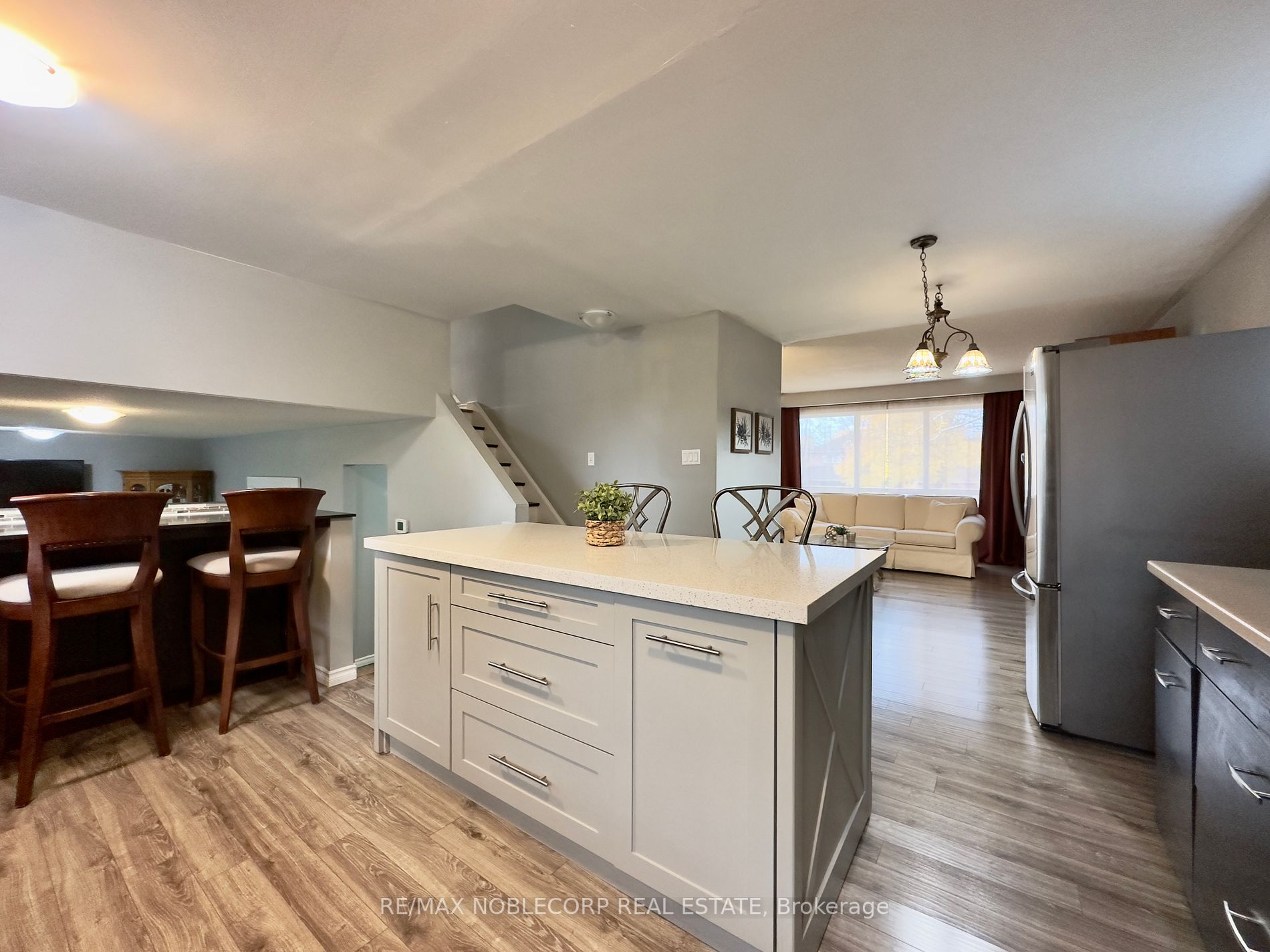 39 Maple Ave W