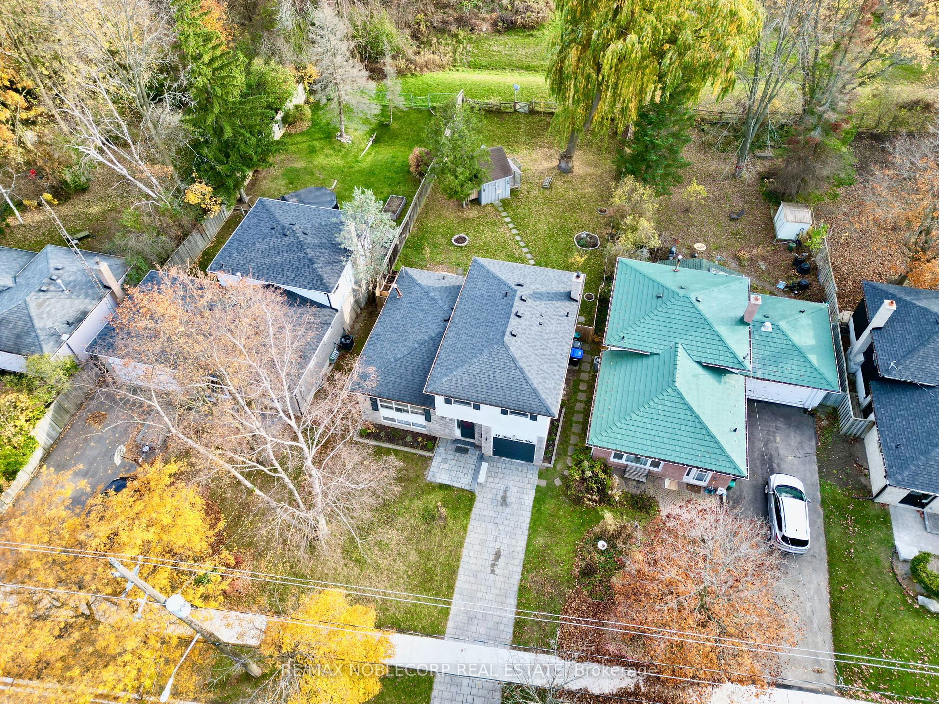 39 Maple Ave W