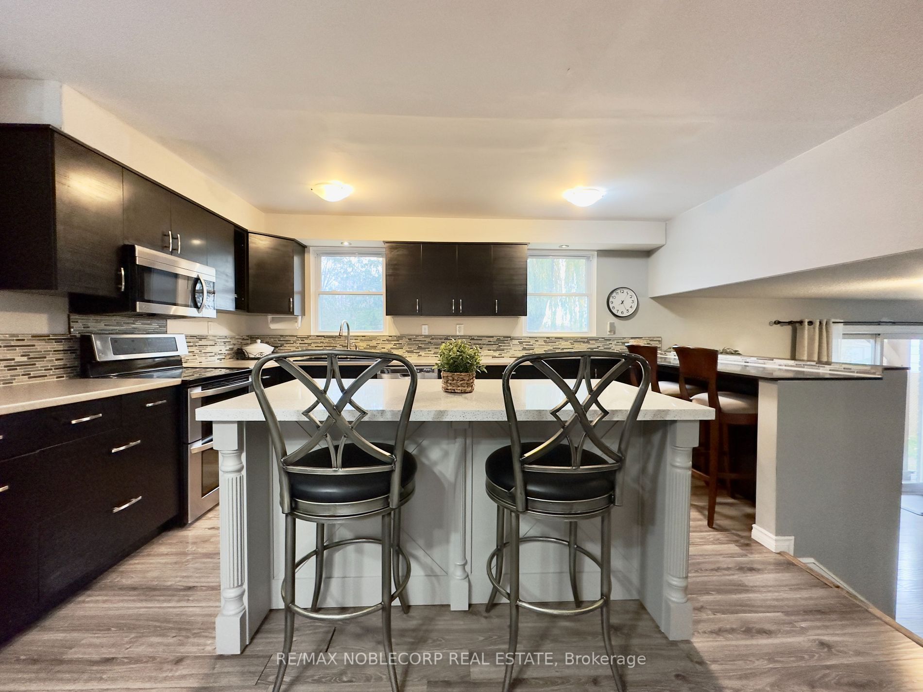 39 Maple Ave W