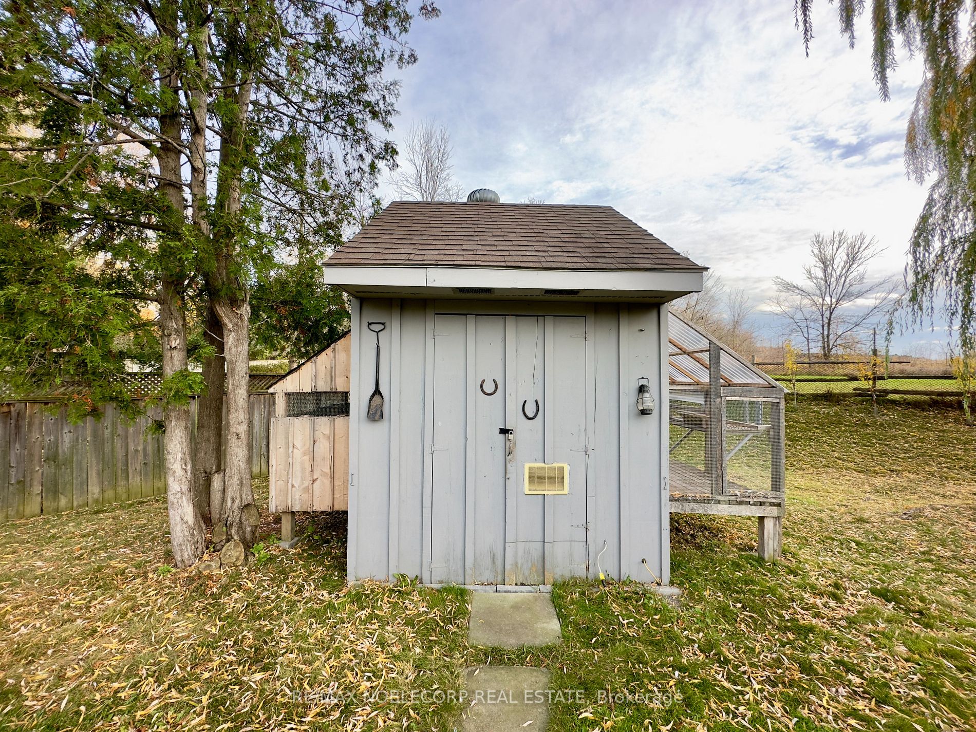 39 Maple Ave W