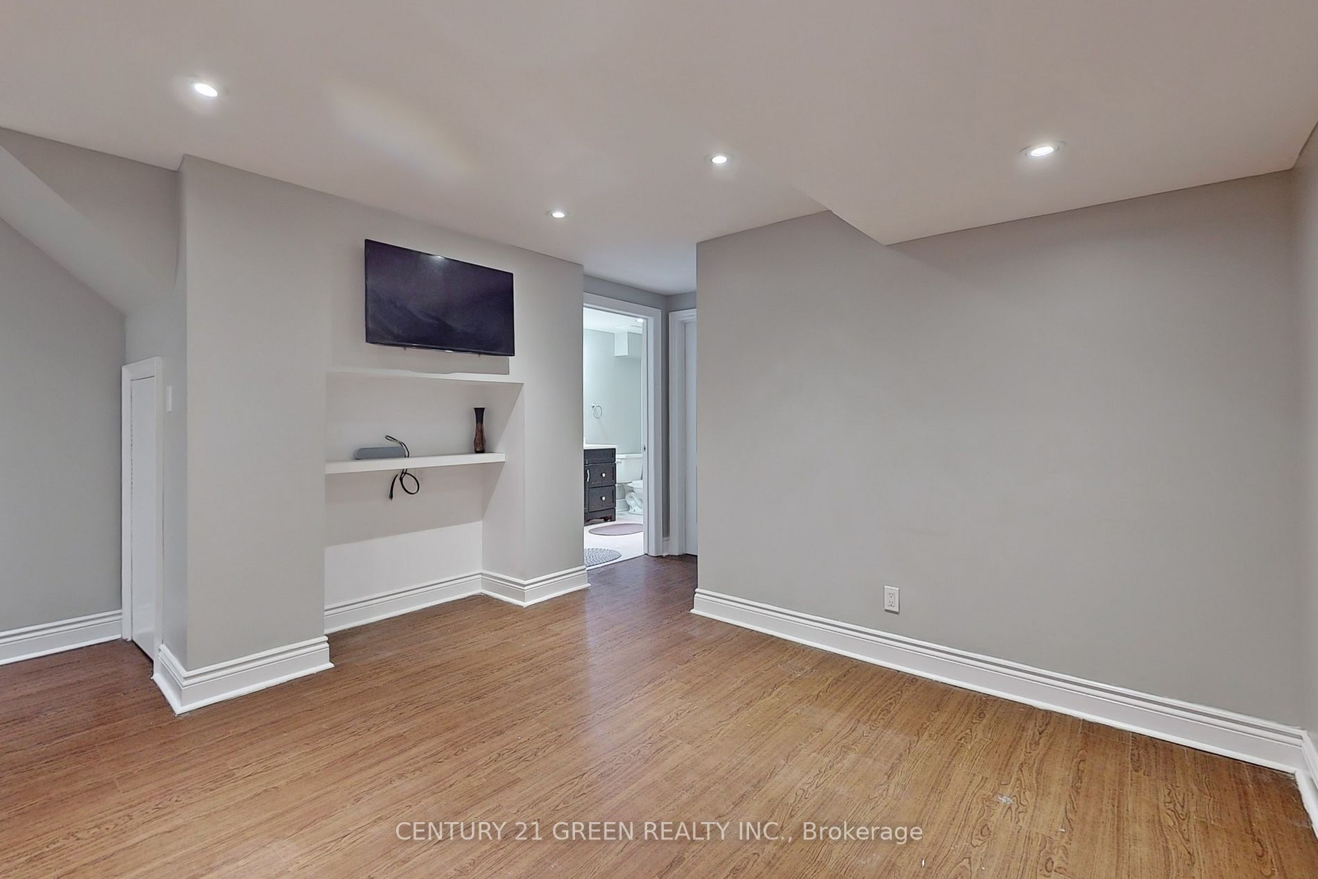 145 Baywell Cres S