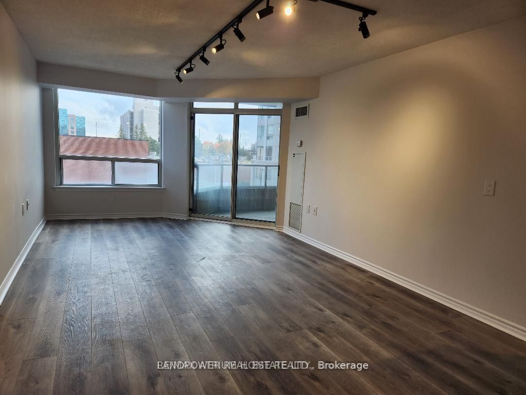 9015 Leslie St, #318