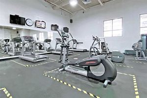 9015 Leslie St, #318