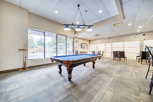 9015 Leslie St, #318