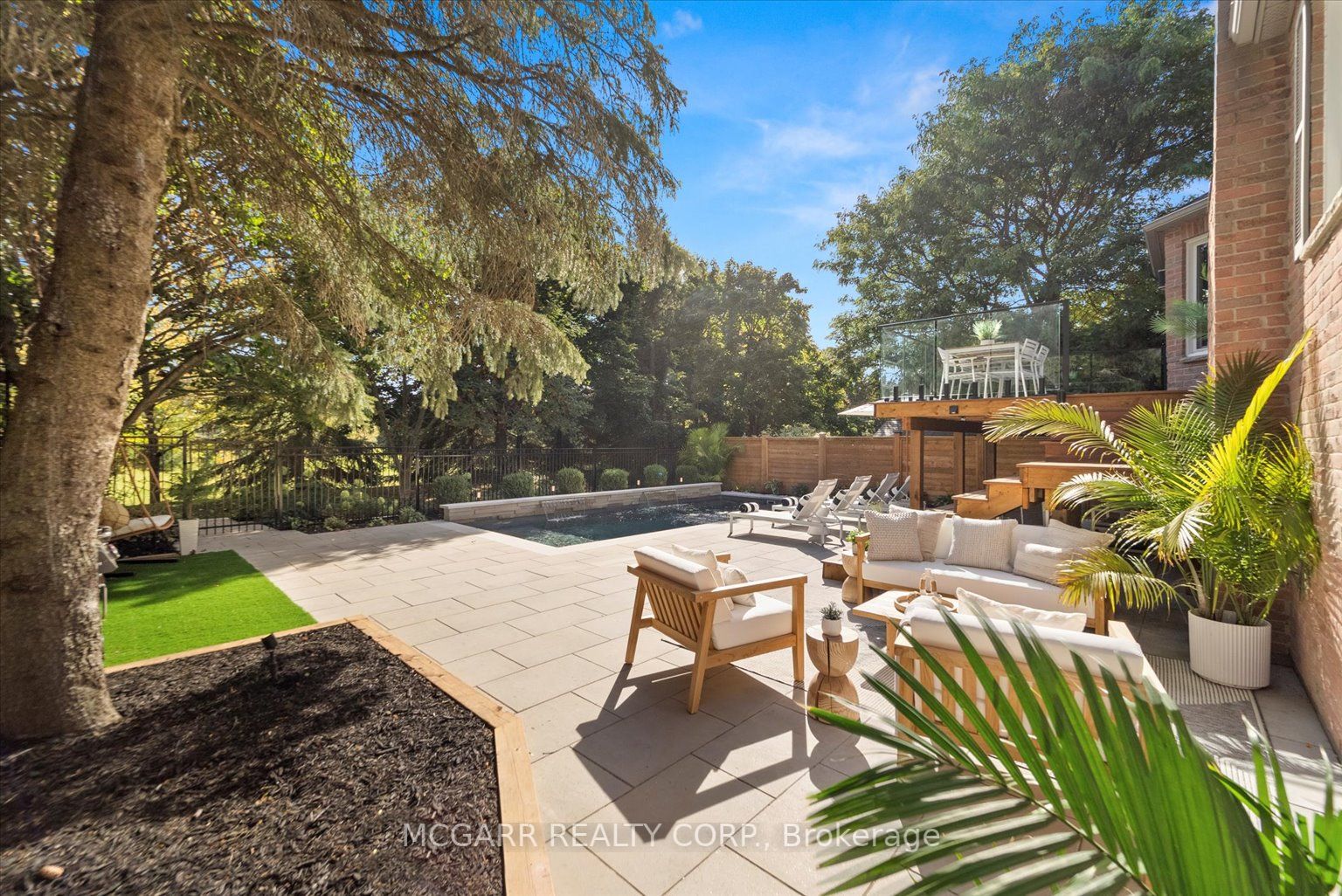 25 Underhill Cres