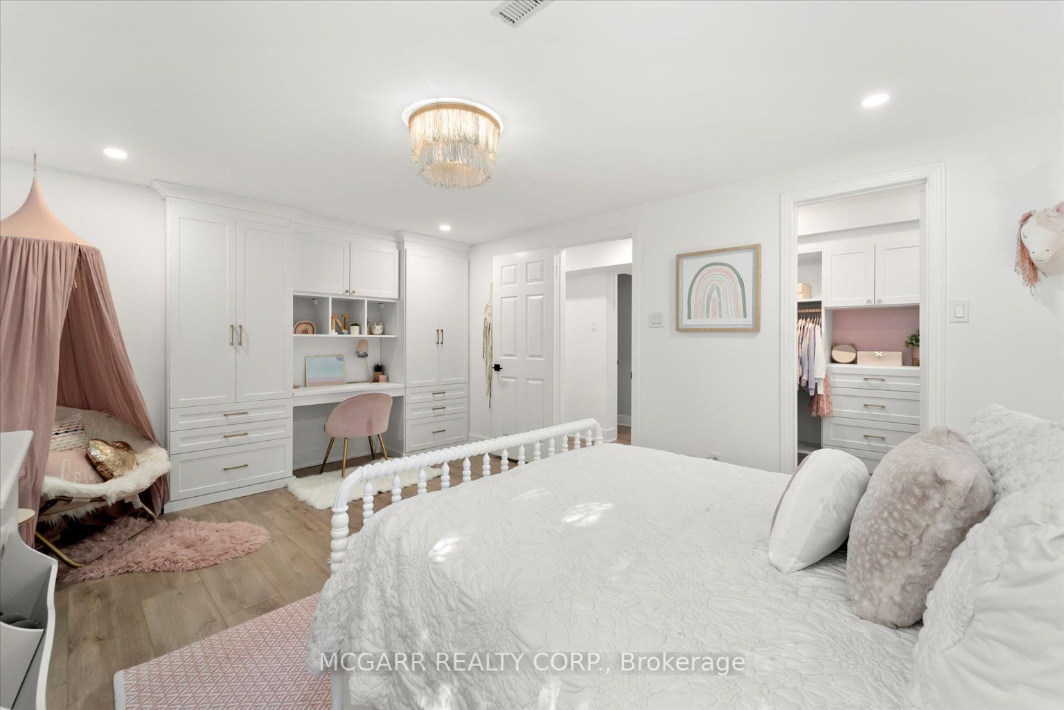 25 Underhill Cres