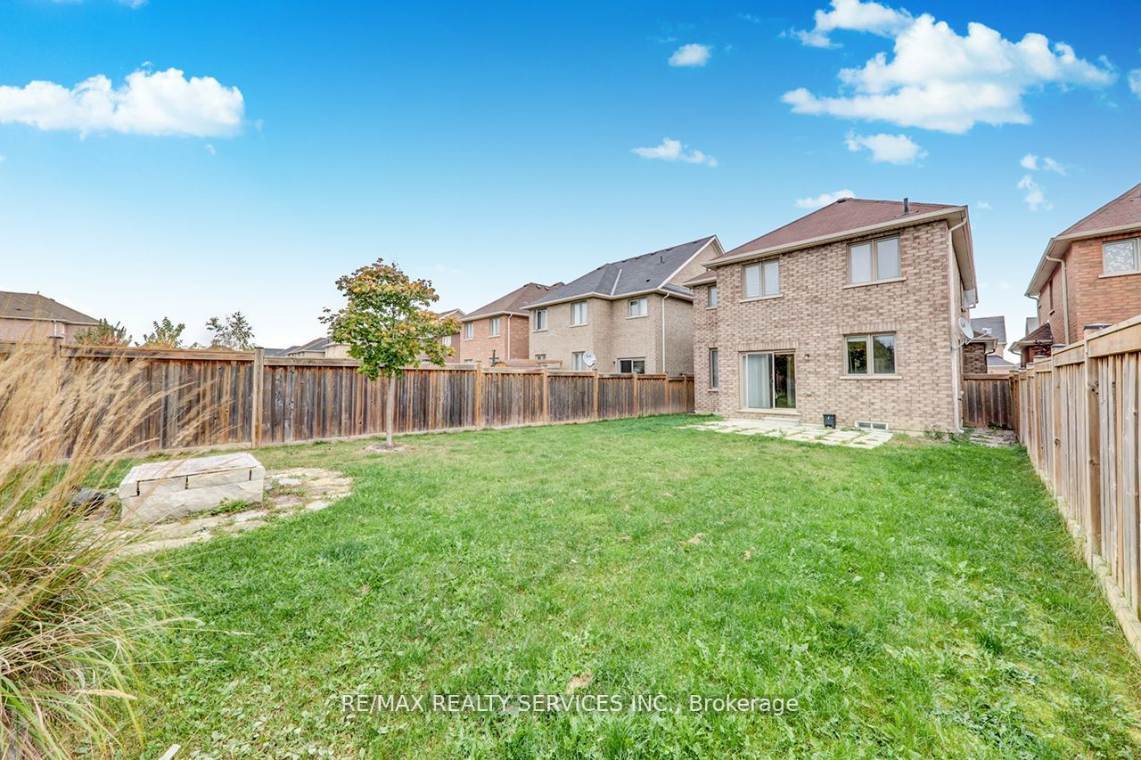 2179 Dawson Cres