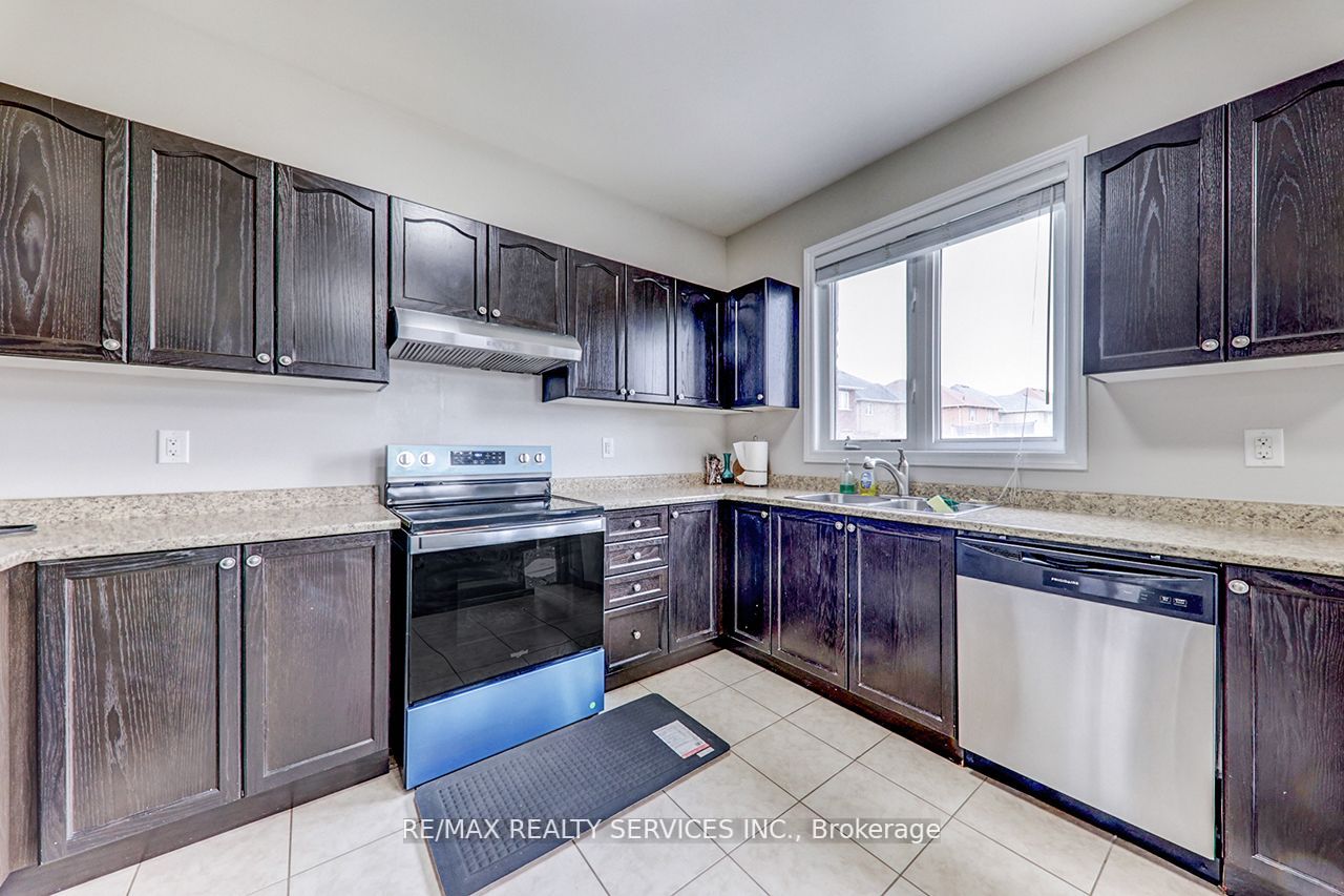 2179 Dawson Cres