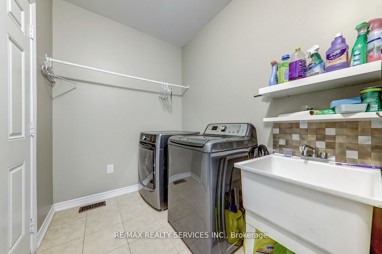 2179 Dawson Cres
