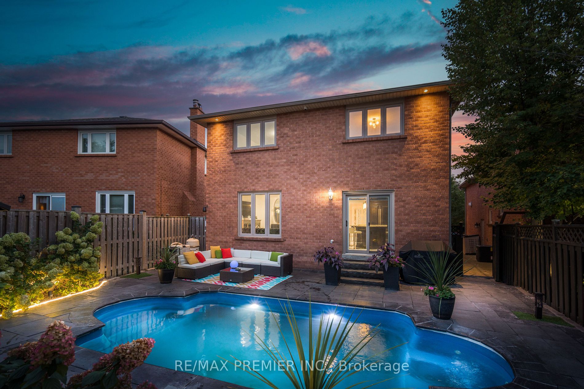 82 Royal Garden Blvd