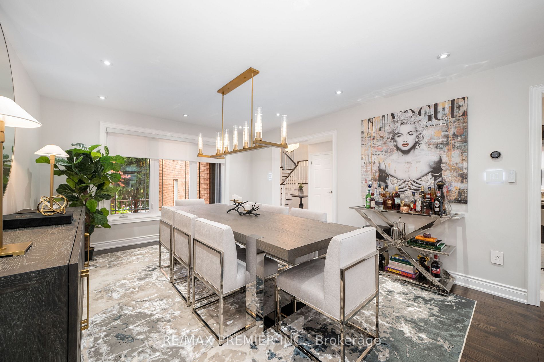 82 Royal Garden Blvd