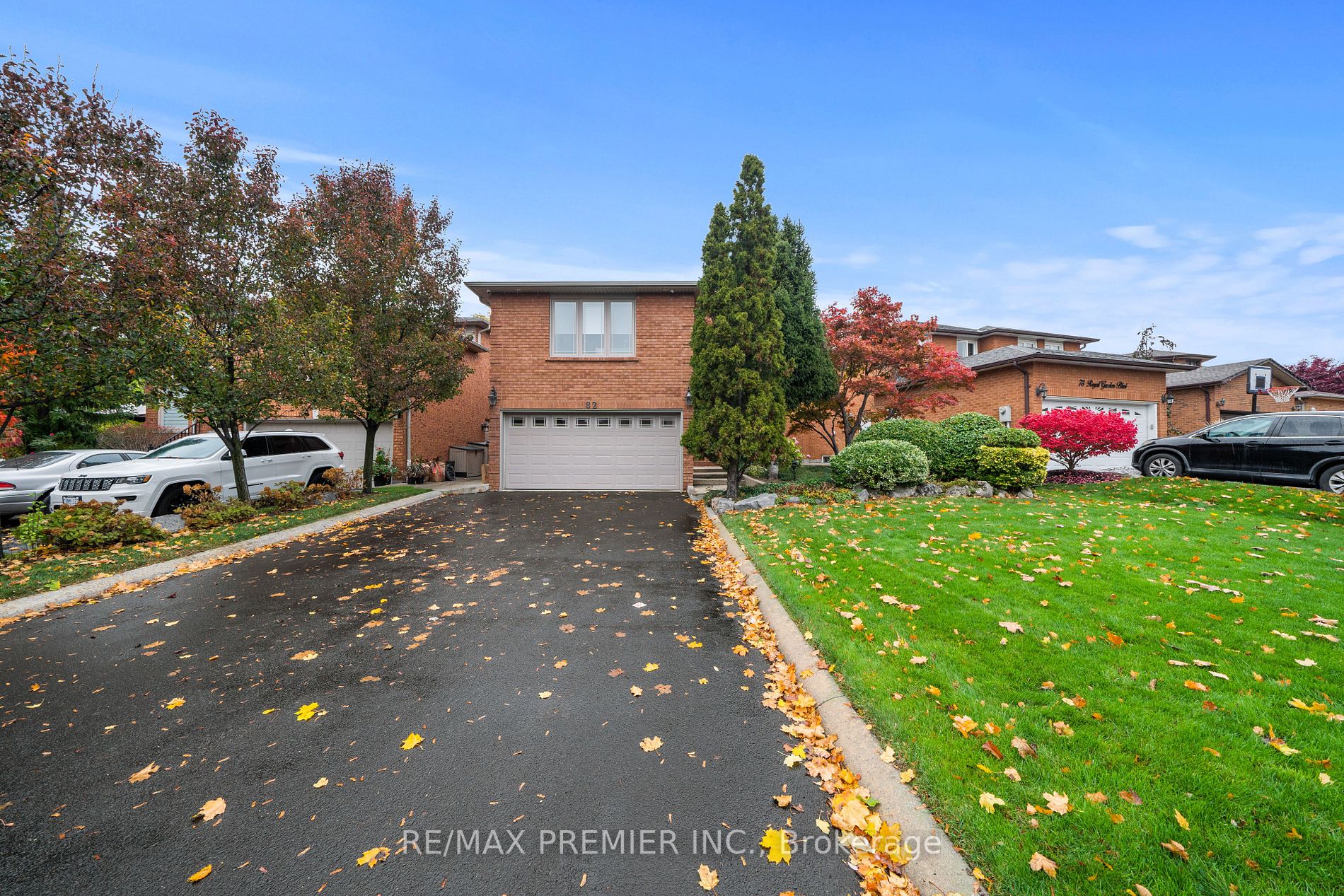 82 Royal Garden Blvd
