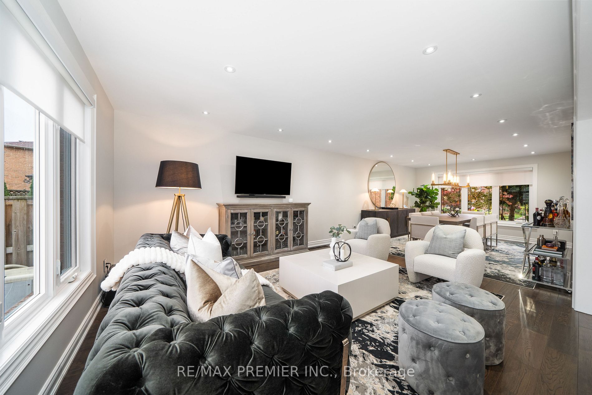 82 Royal Garden Blvd