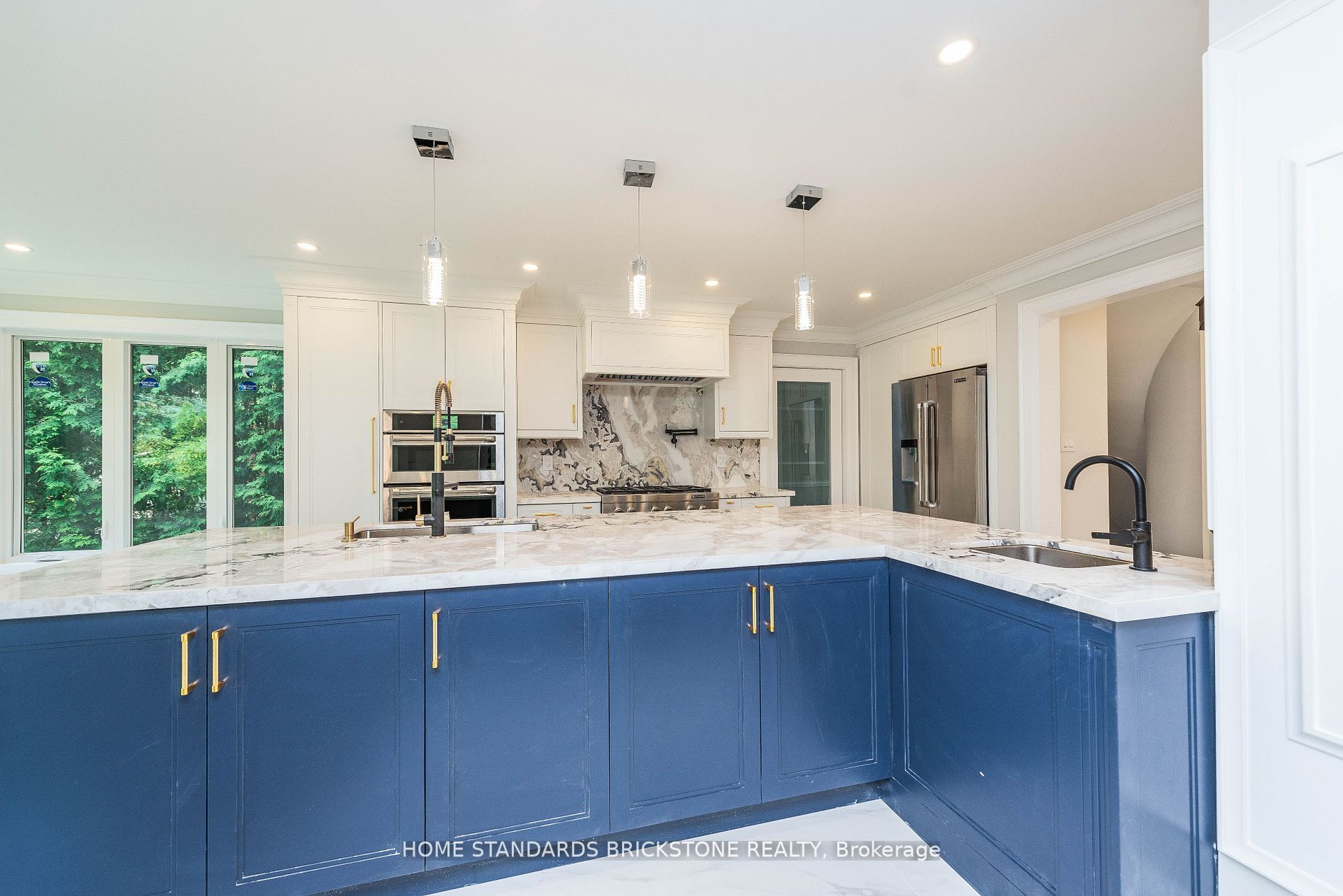 833 Lockwood Circ
