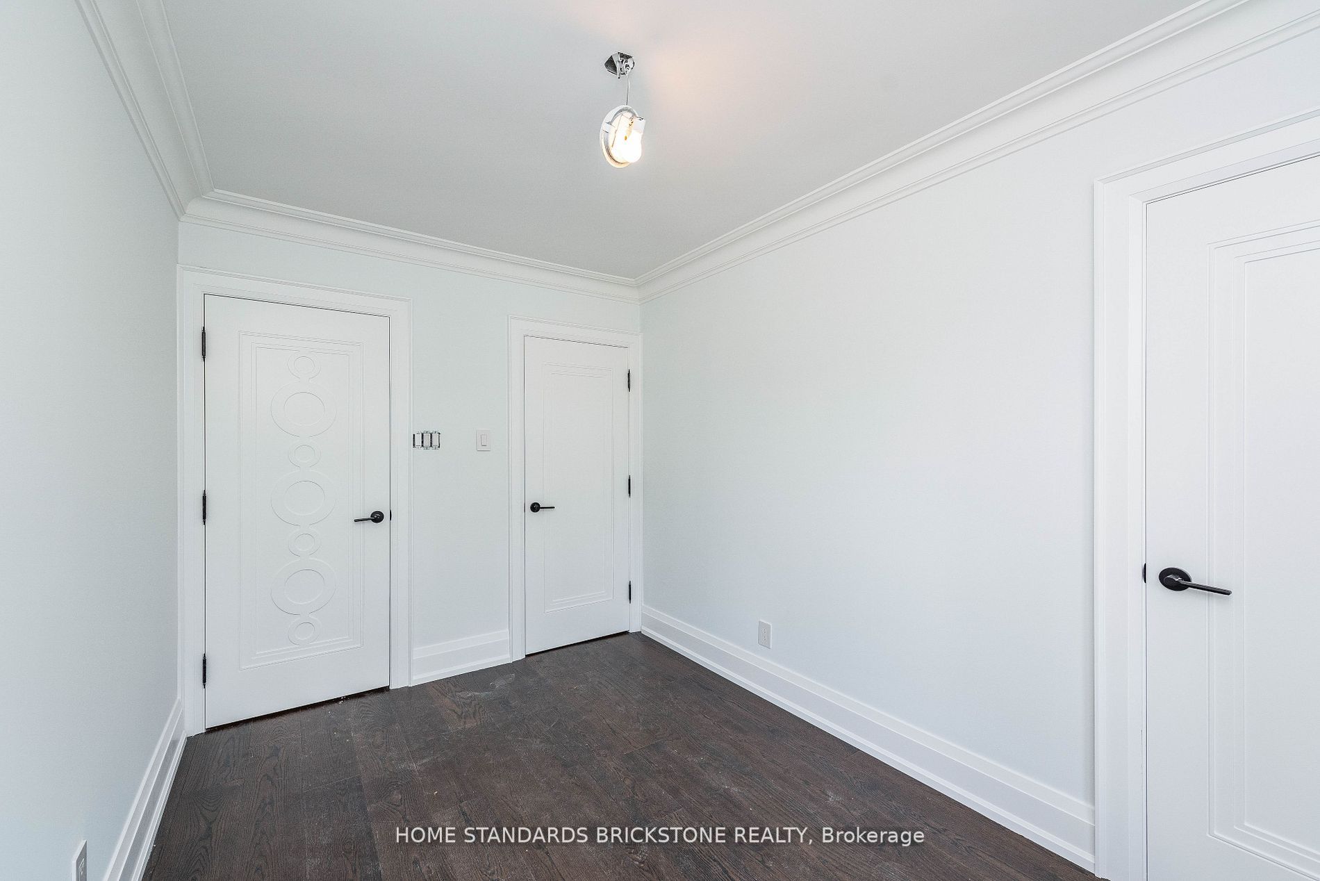 833 Lockwood Circ