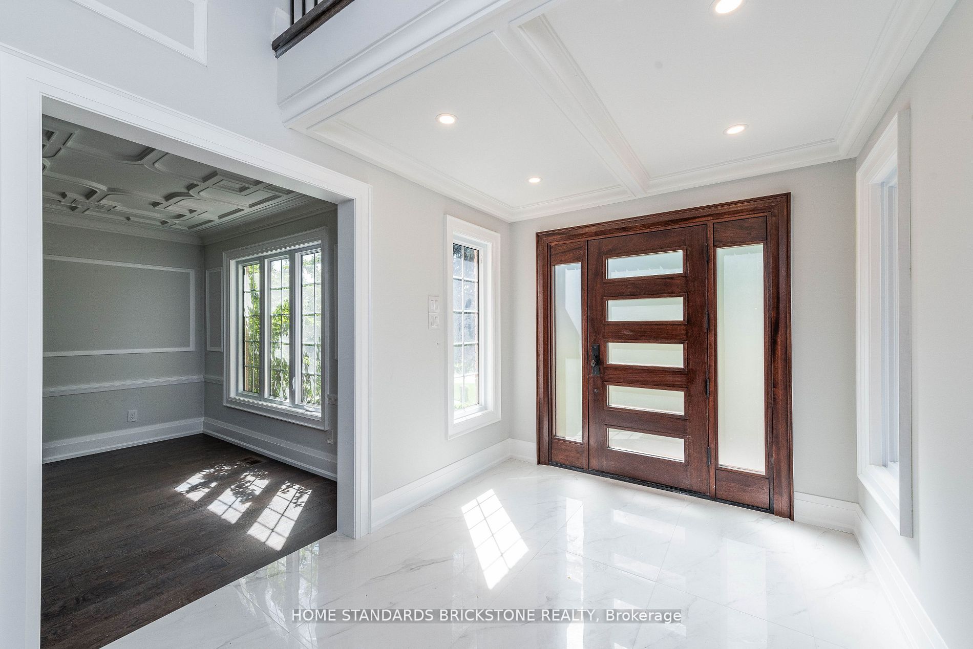 833 Lockwood Circ