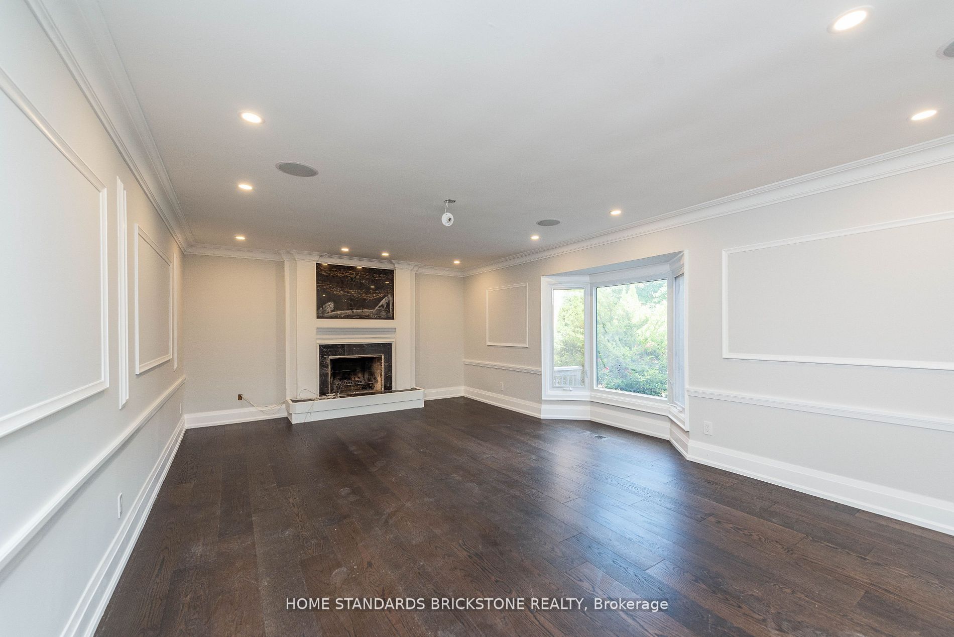 833 Lockwood Circ