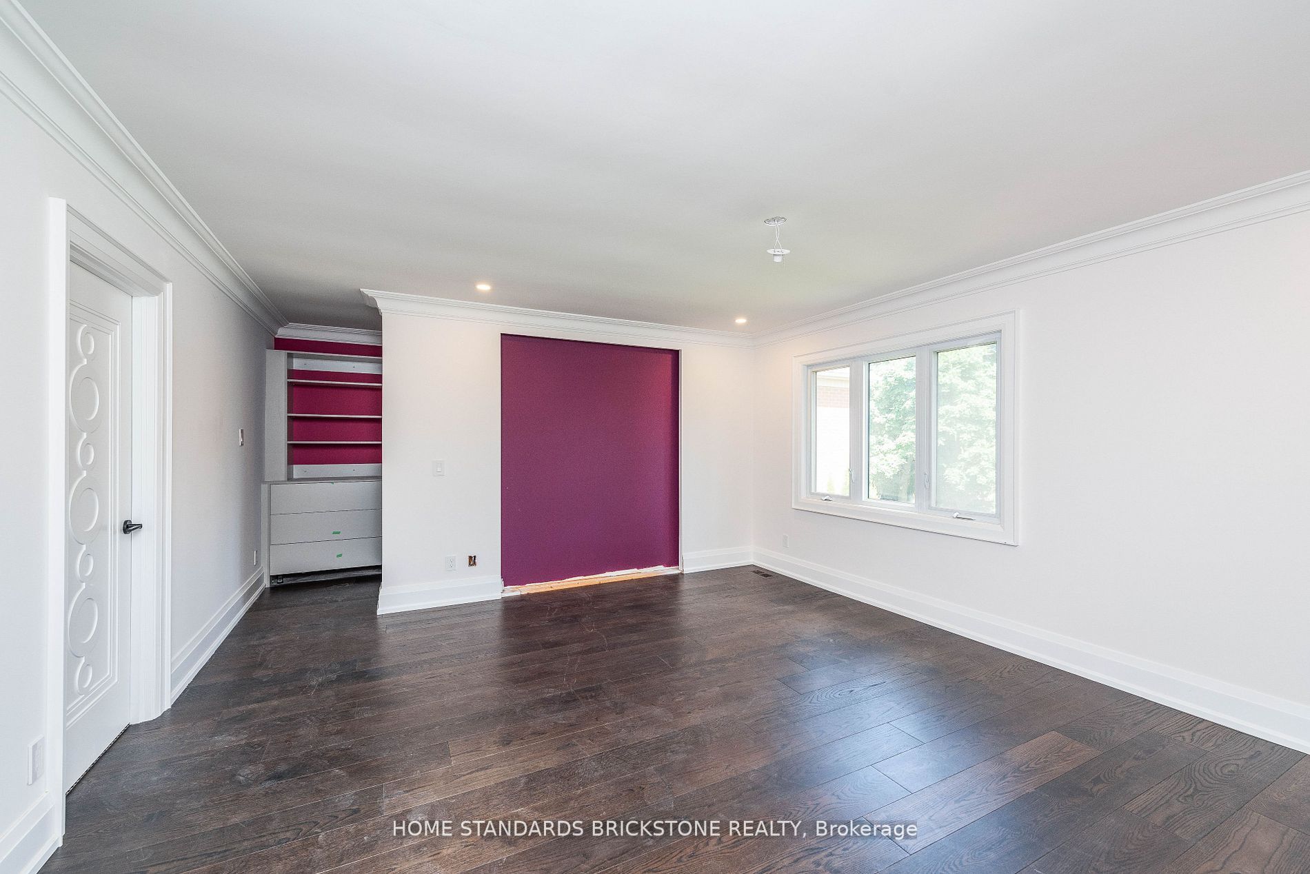 833 Lockwood Circ