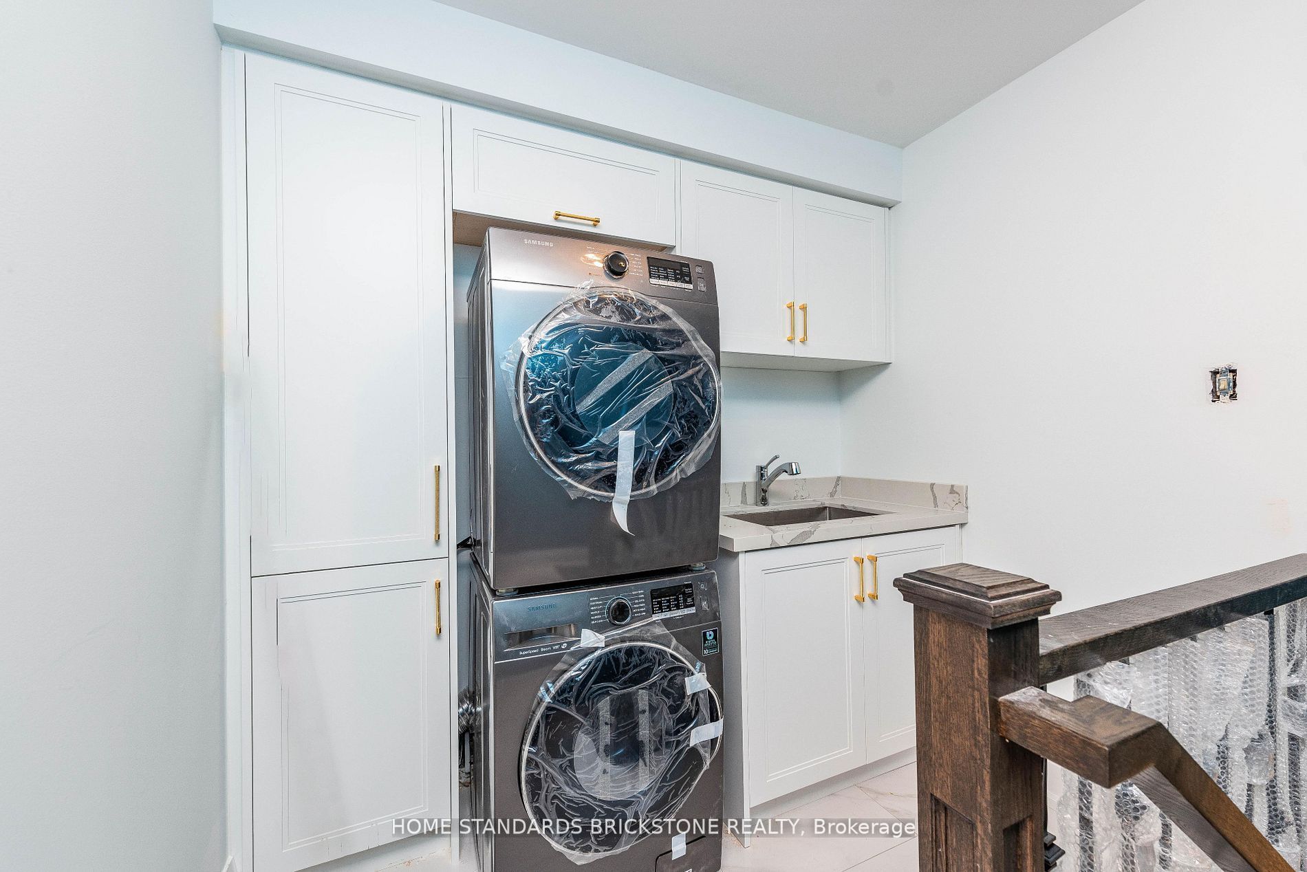 833 Lockwood Circ