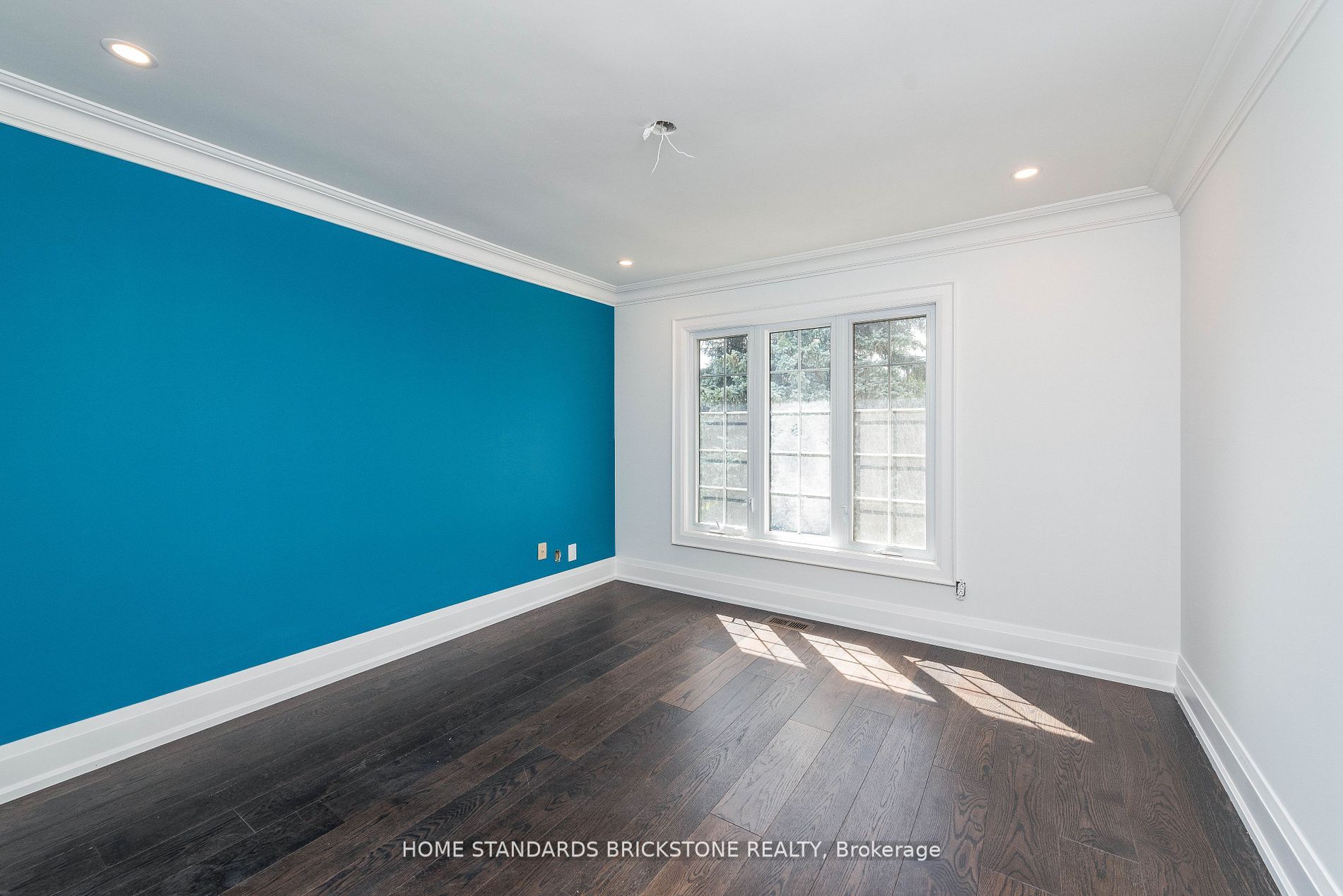 833 Lockwood Circ