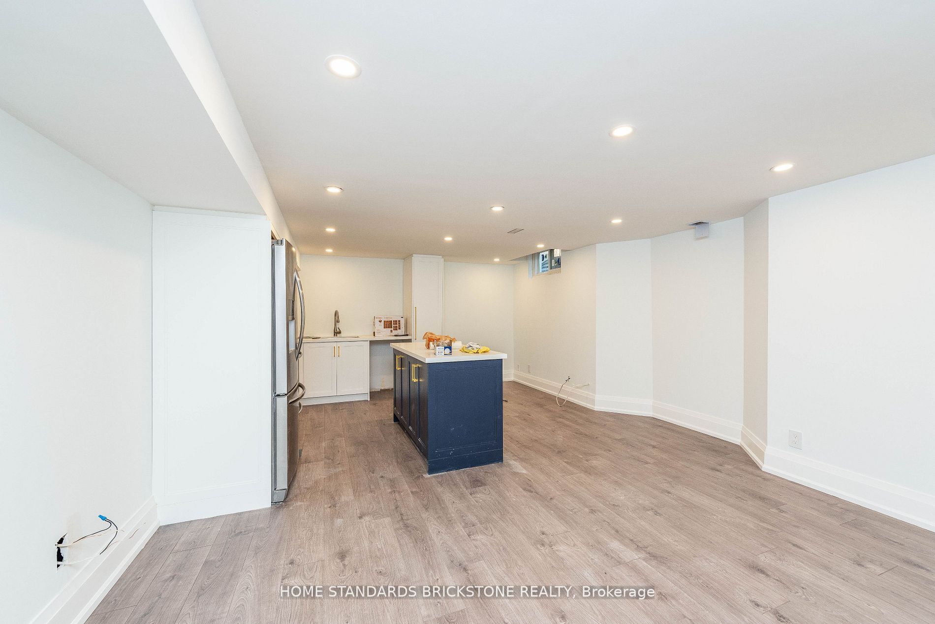 833 Lockwood Circ