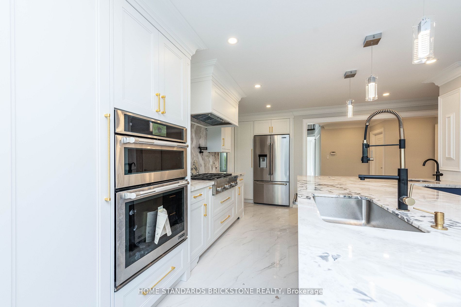 833 Lockwood Circ