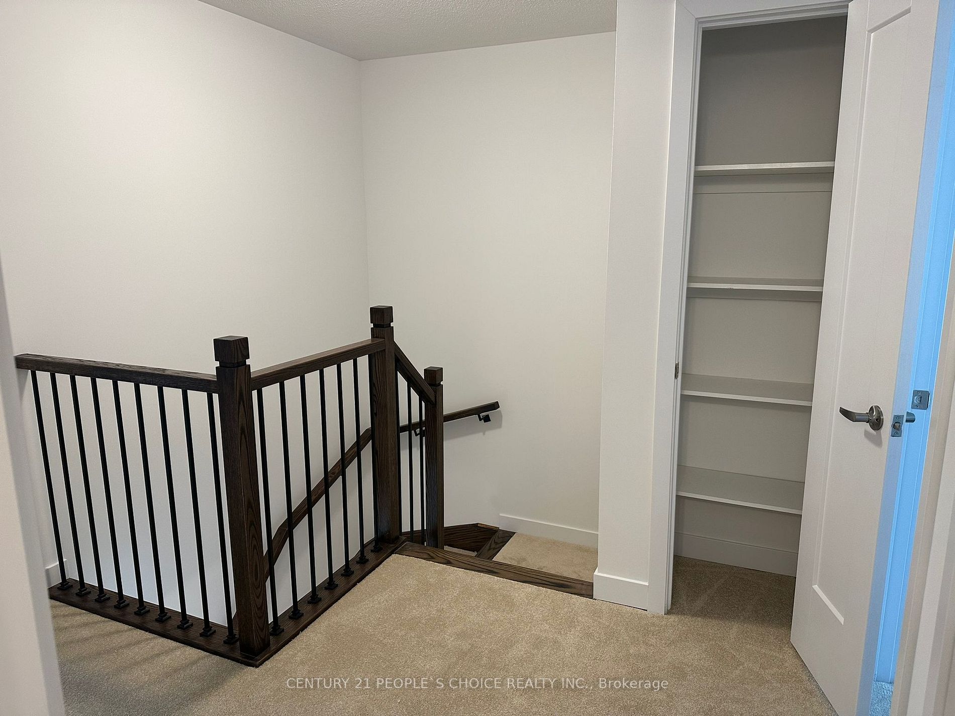 36 Lyall Stokes Circ