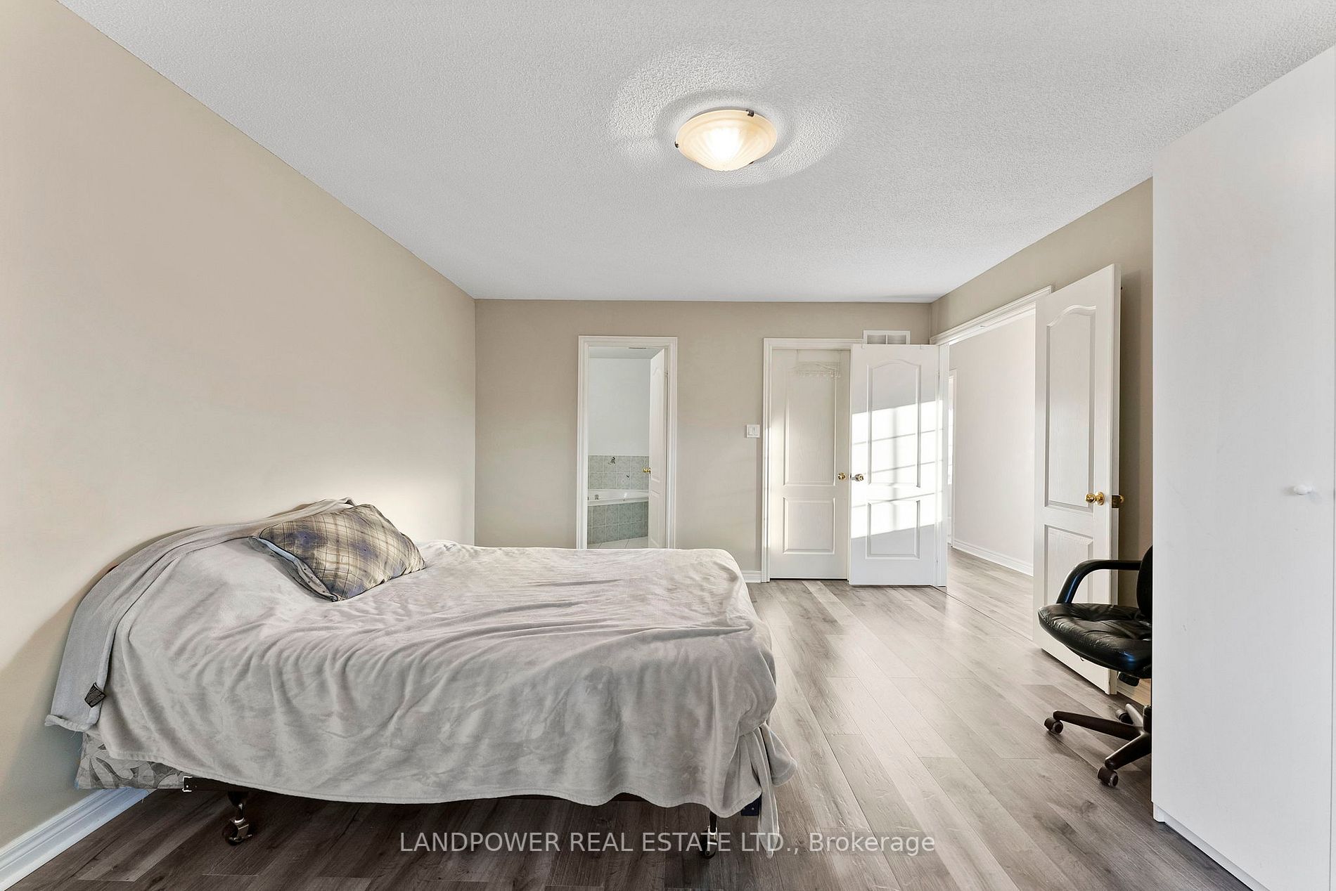 591 College Manor Dr
