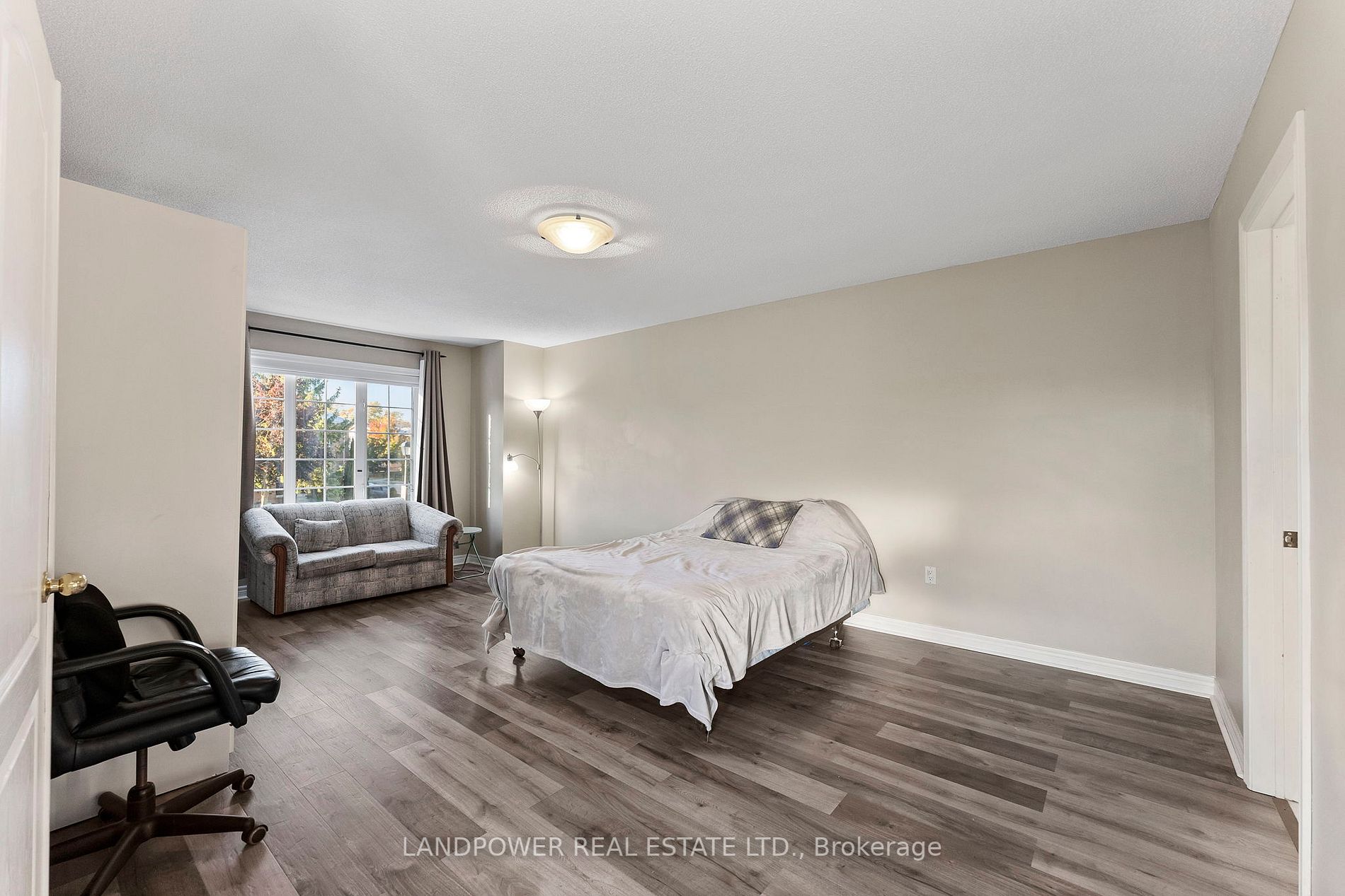 591 College Manor Dr
