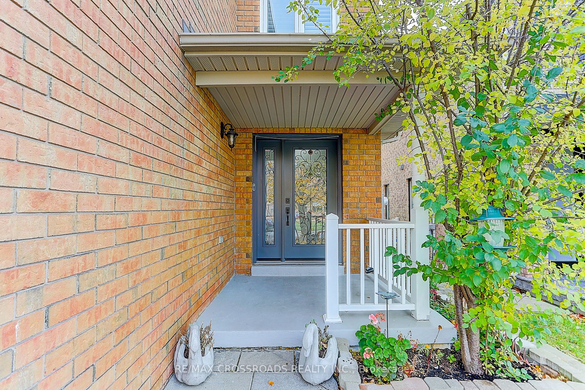 271 Hollandview Tr